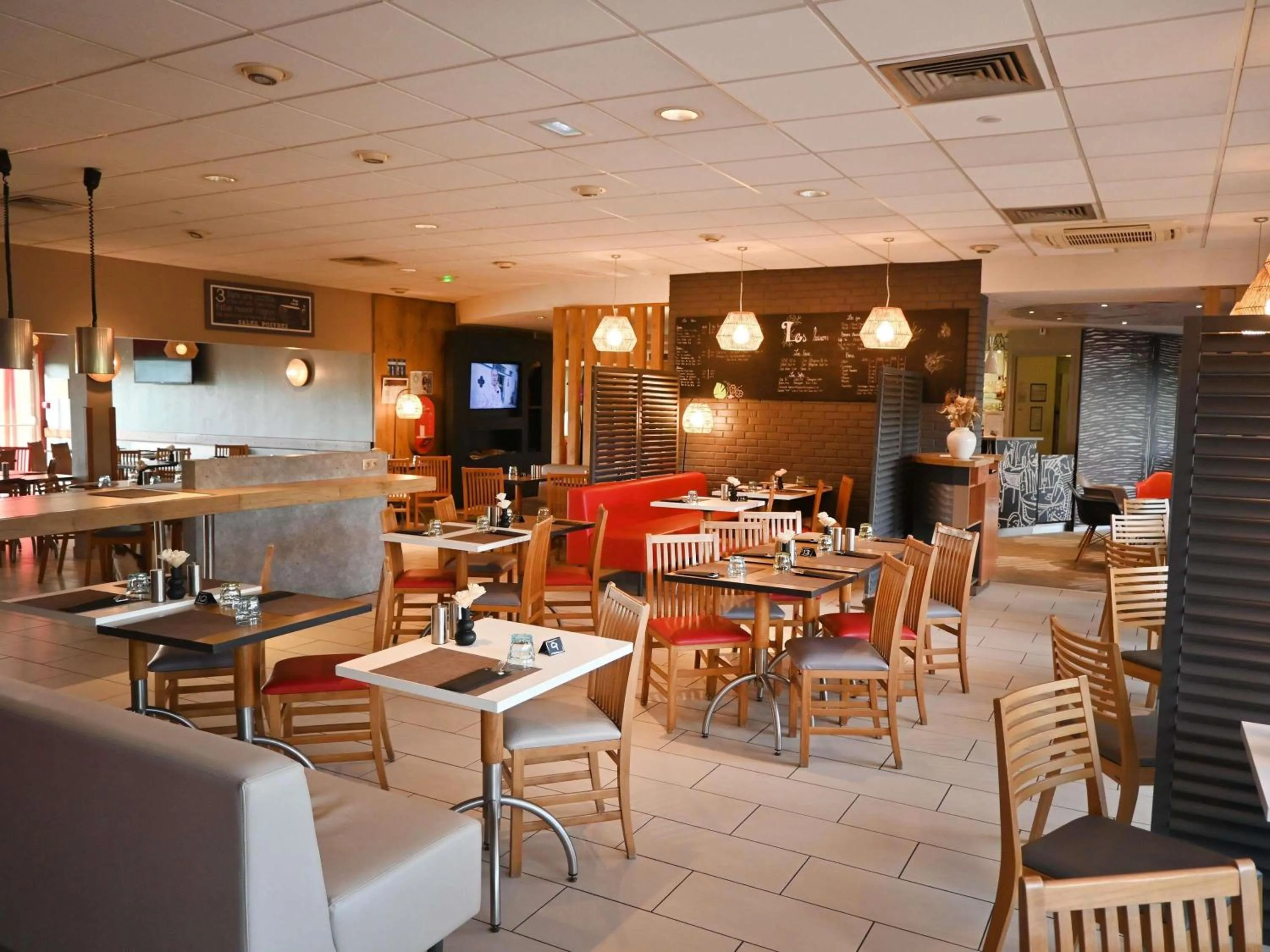 Restaurant/places to eat in ibis Laval Le Relais D'Armor