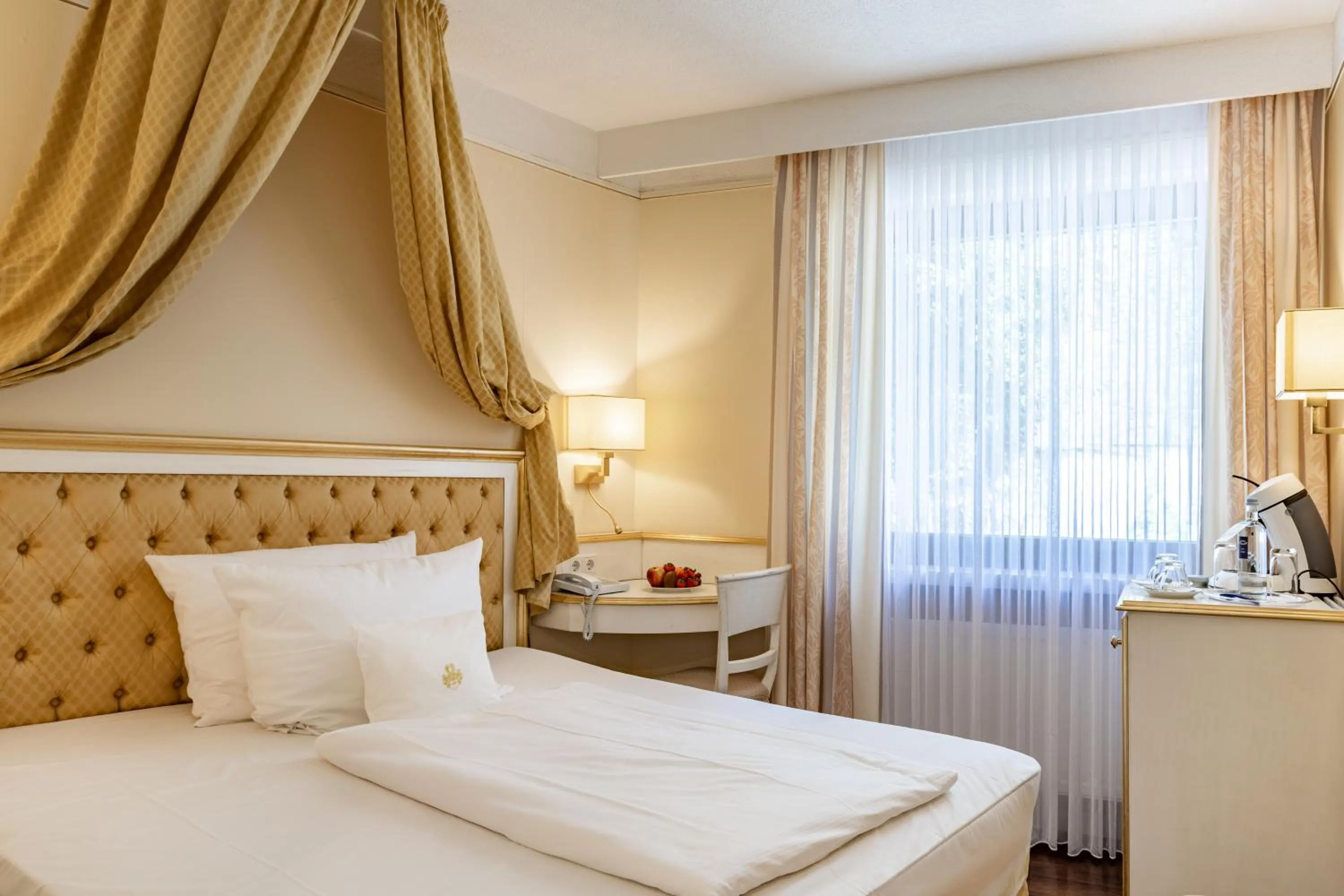 Bed in Burghotel Staufenberg