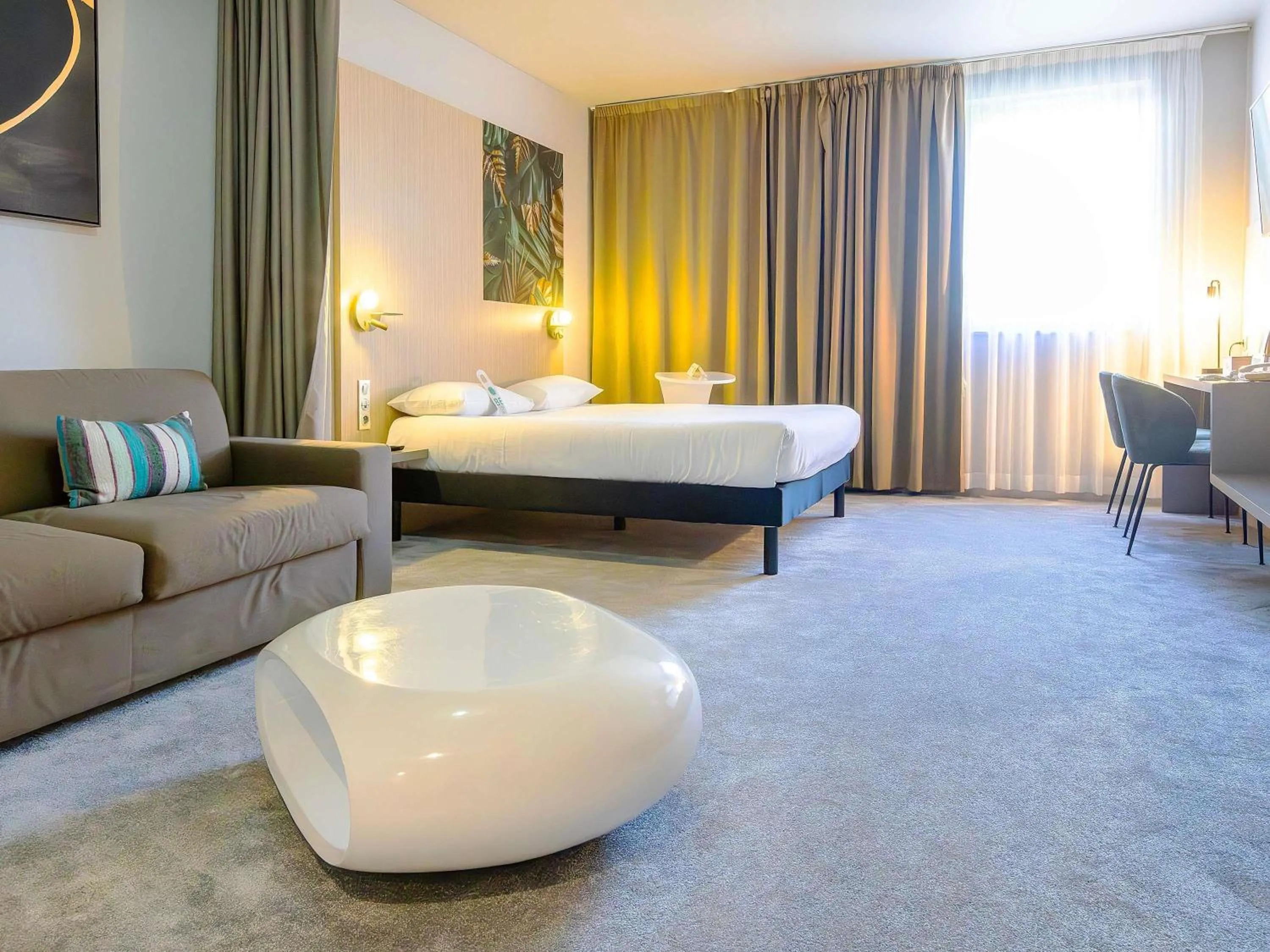 Bedroom, Bed in ibis Styles Troyes Centre