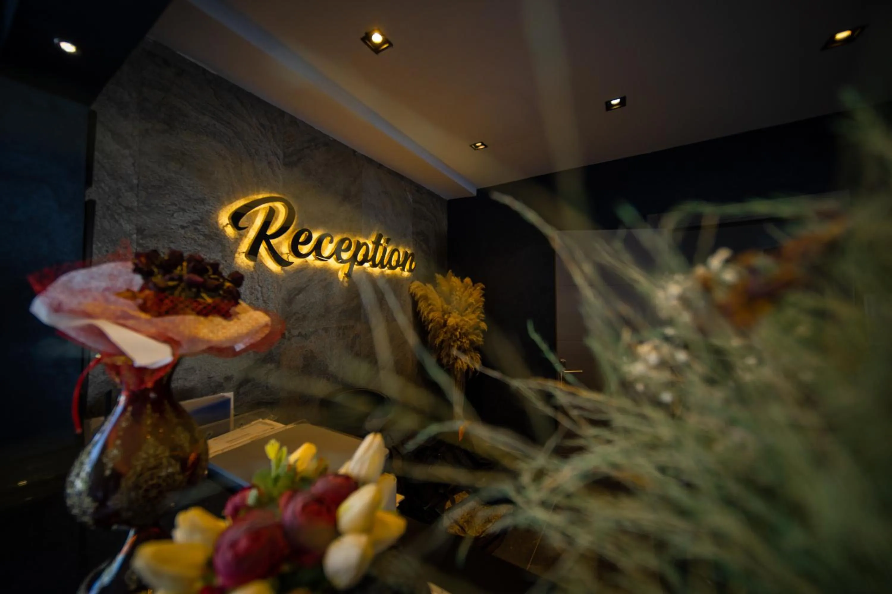 Text overlay in Sea Palm Otel Yalıkavak