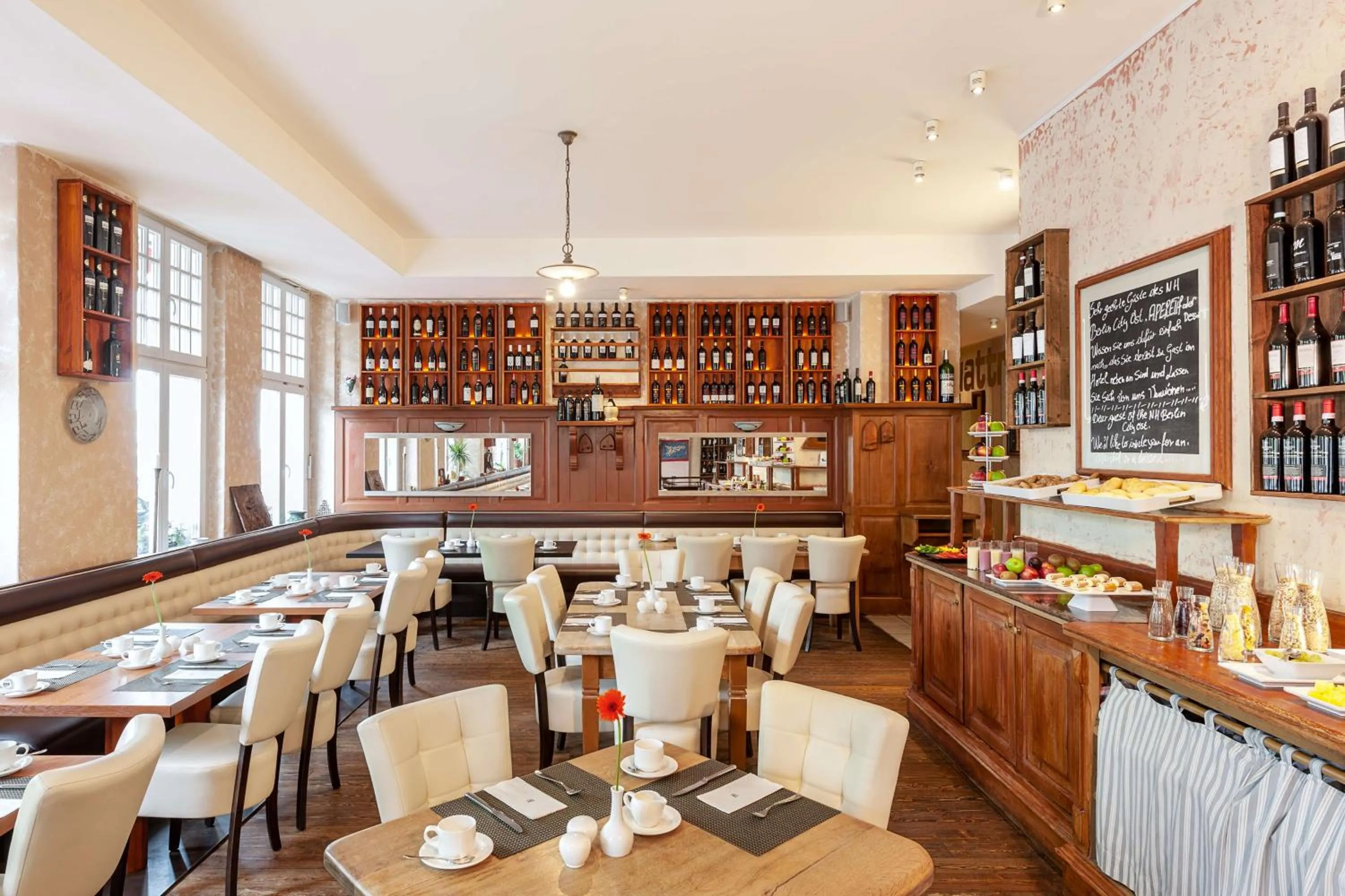 Restaurant/places to eat in NH Berlin City Ost