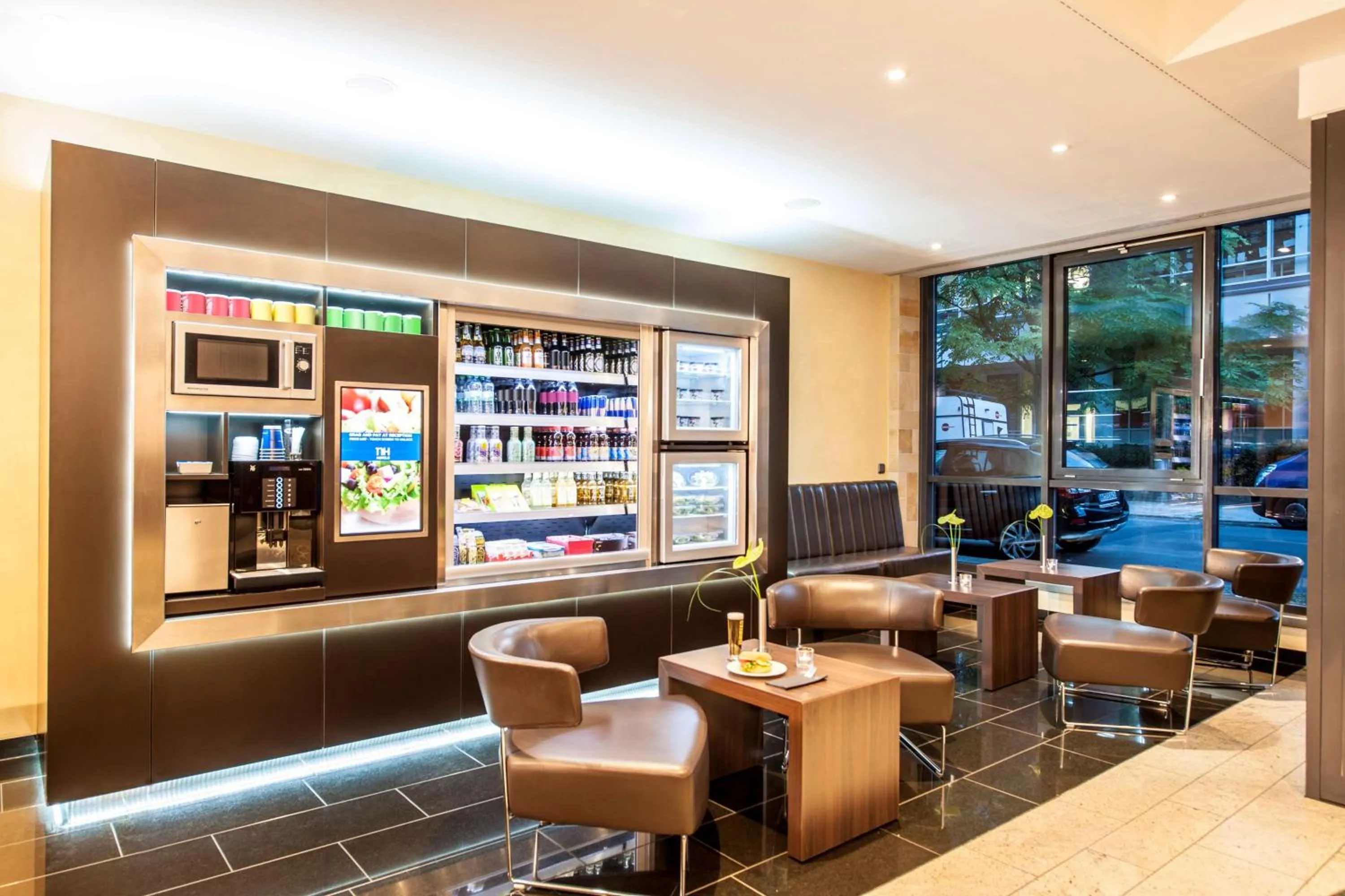 Lounge or bar in NH Berlin City Ost