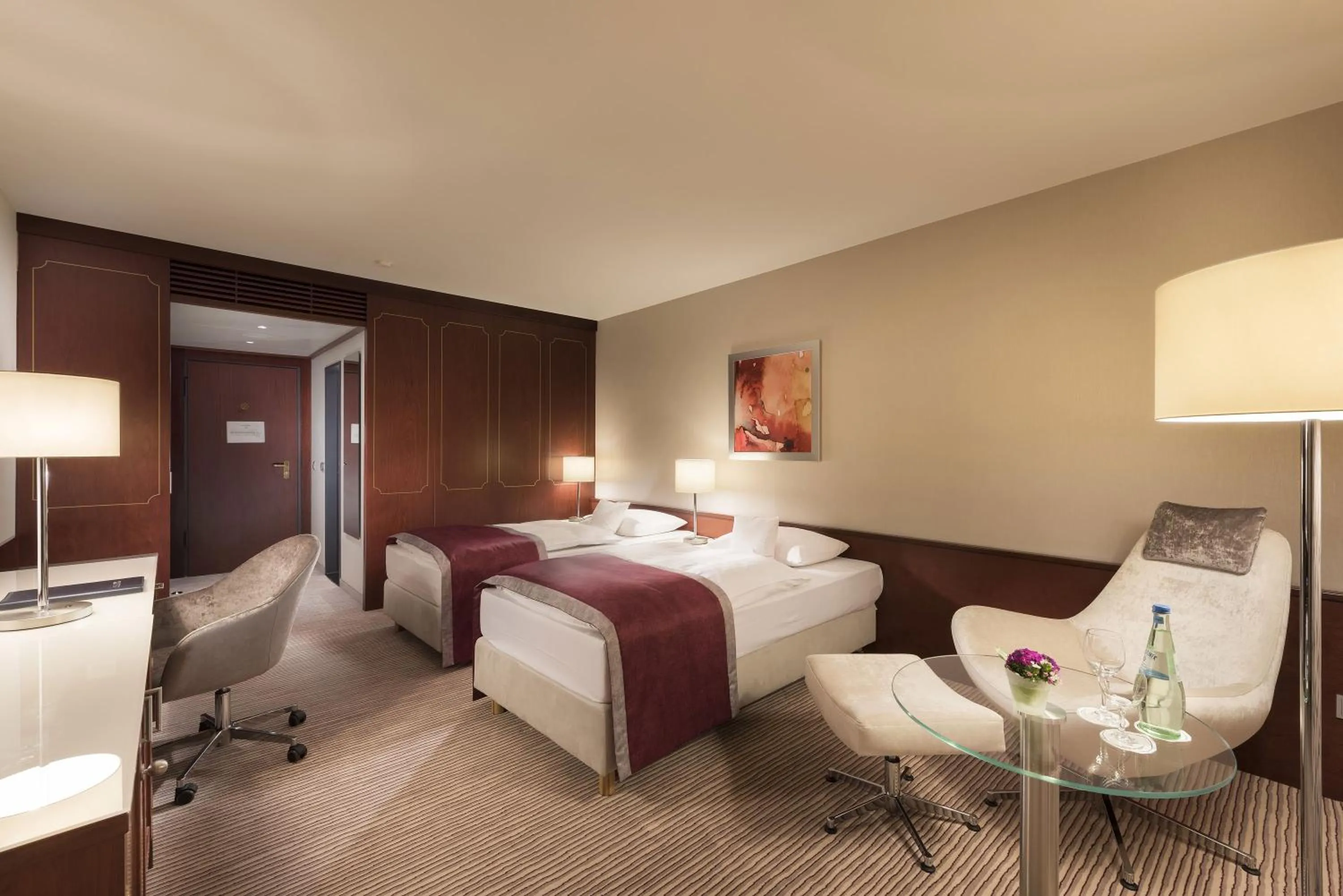 Bed in Maritim Hotel Bonn