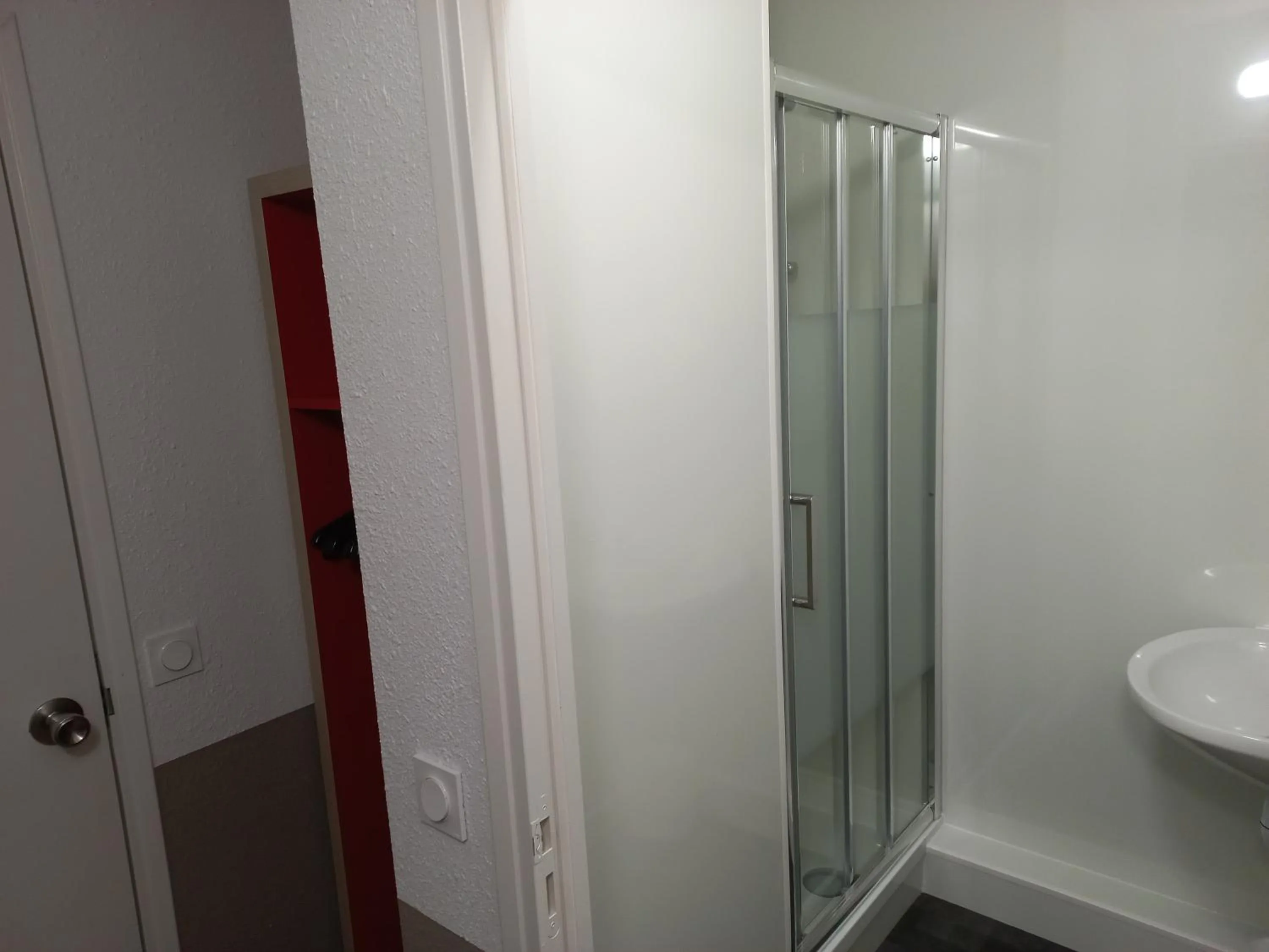 Bathroom in Premiere Classe Evry Sud - Mennecy