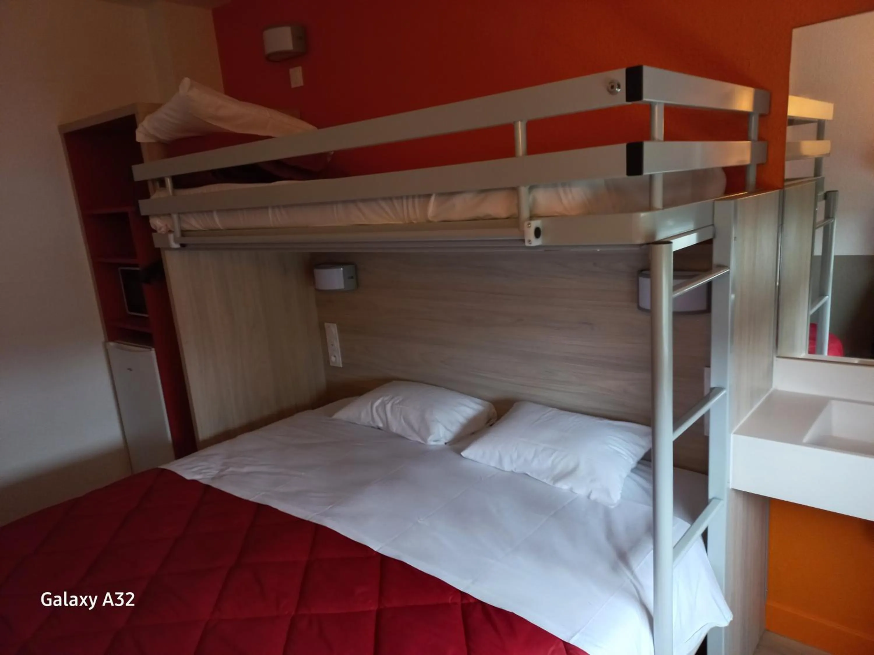 Bed in Premiere Classe Evry Sud - Mennecy