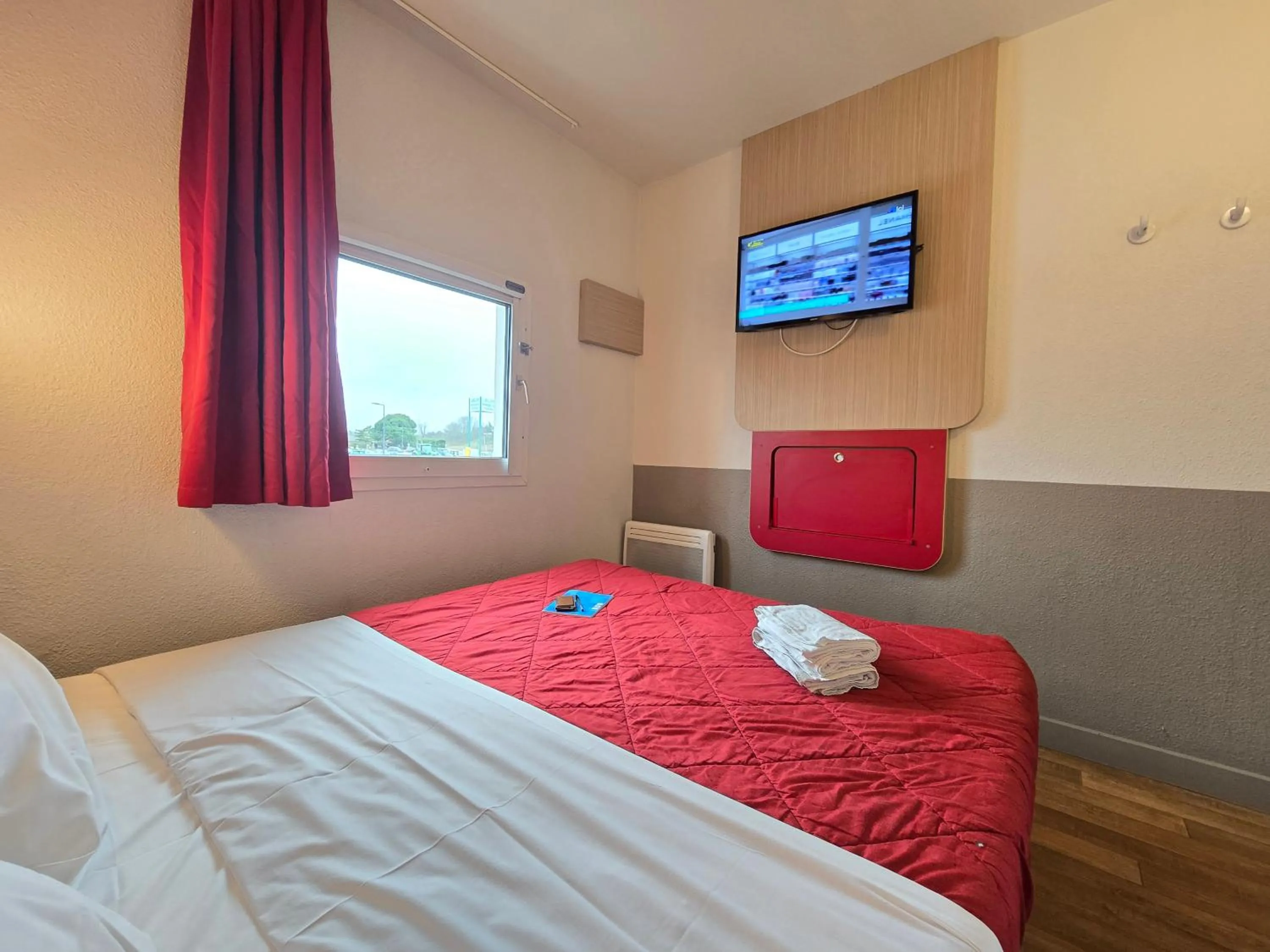 Bed in Premiere Classe Evry Sud - Mennecy