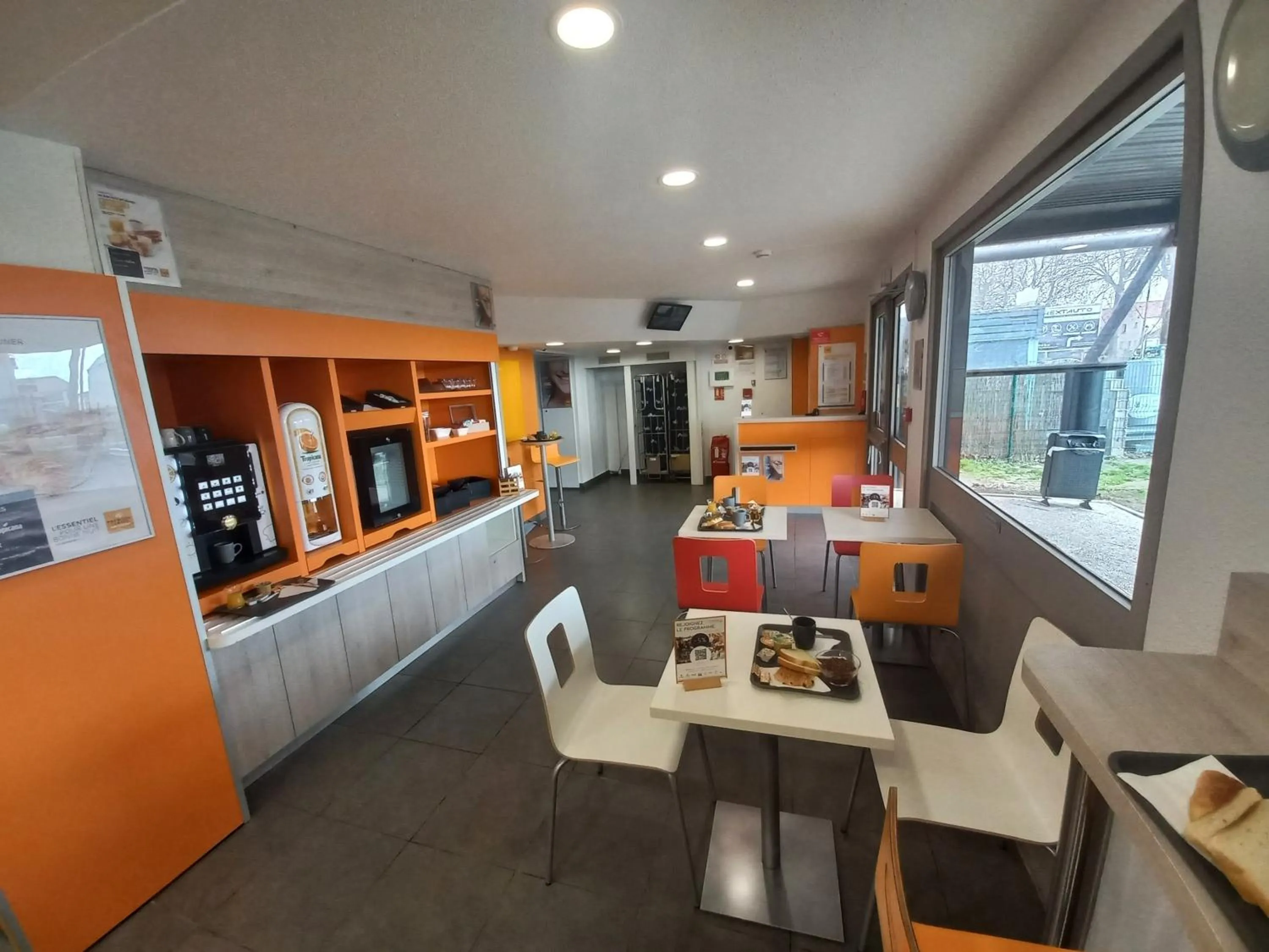 Lobby or reception in Premiere Classe Evry Sud - Mennecy