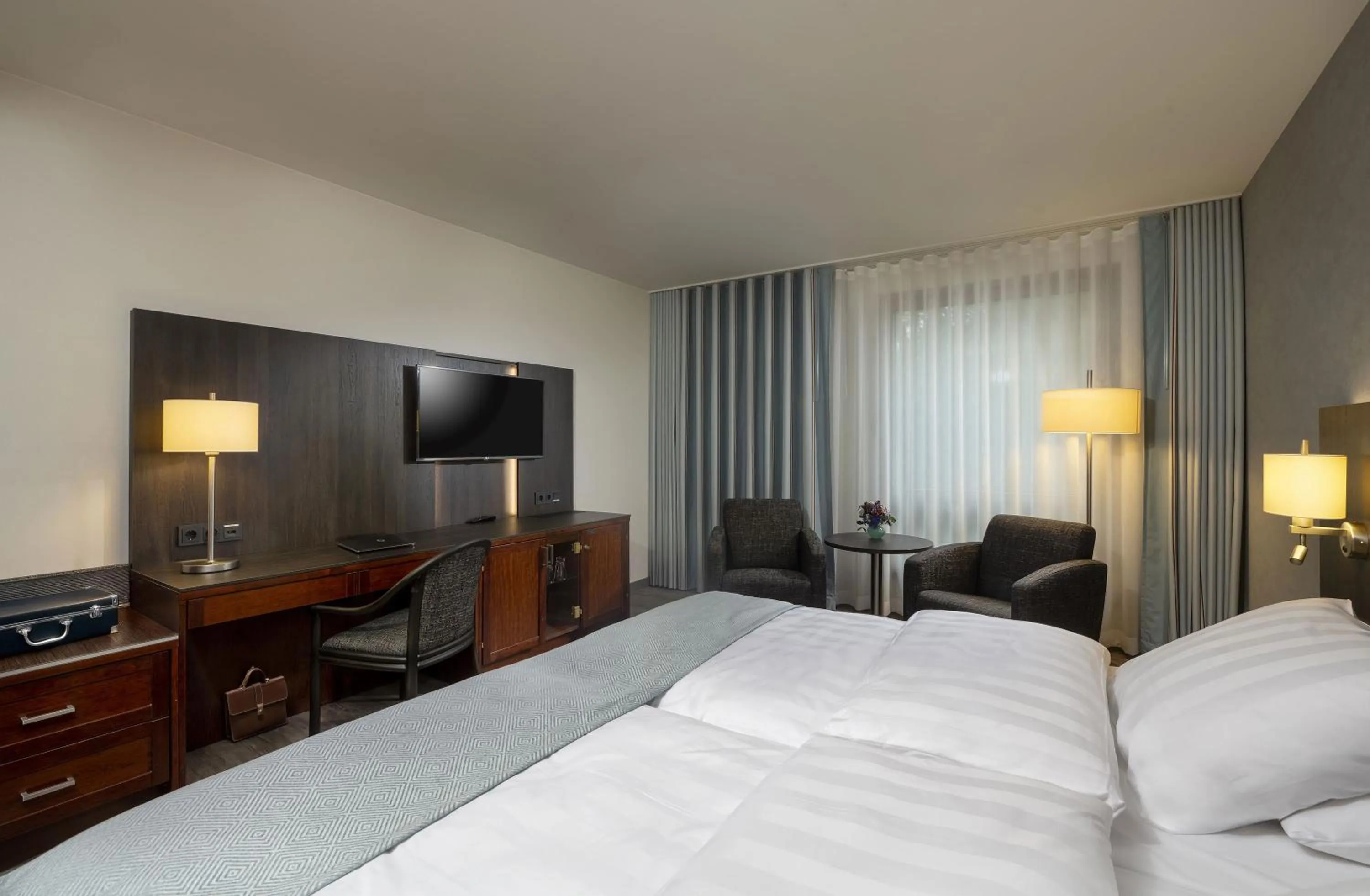 Bedroom, Bed in Maritim Hotel Bremen