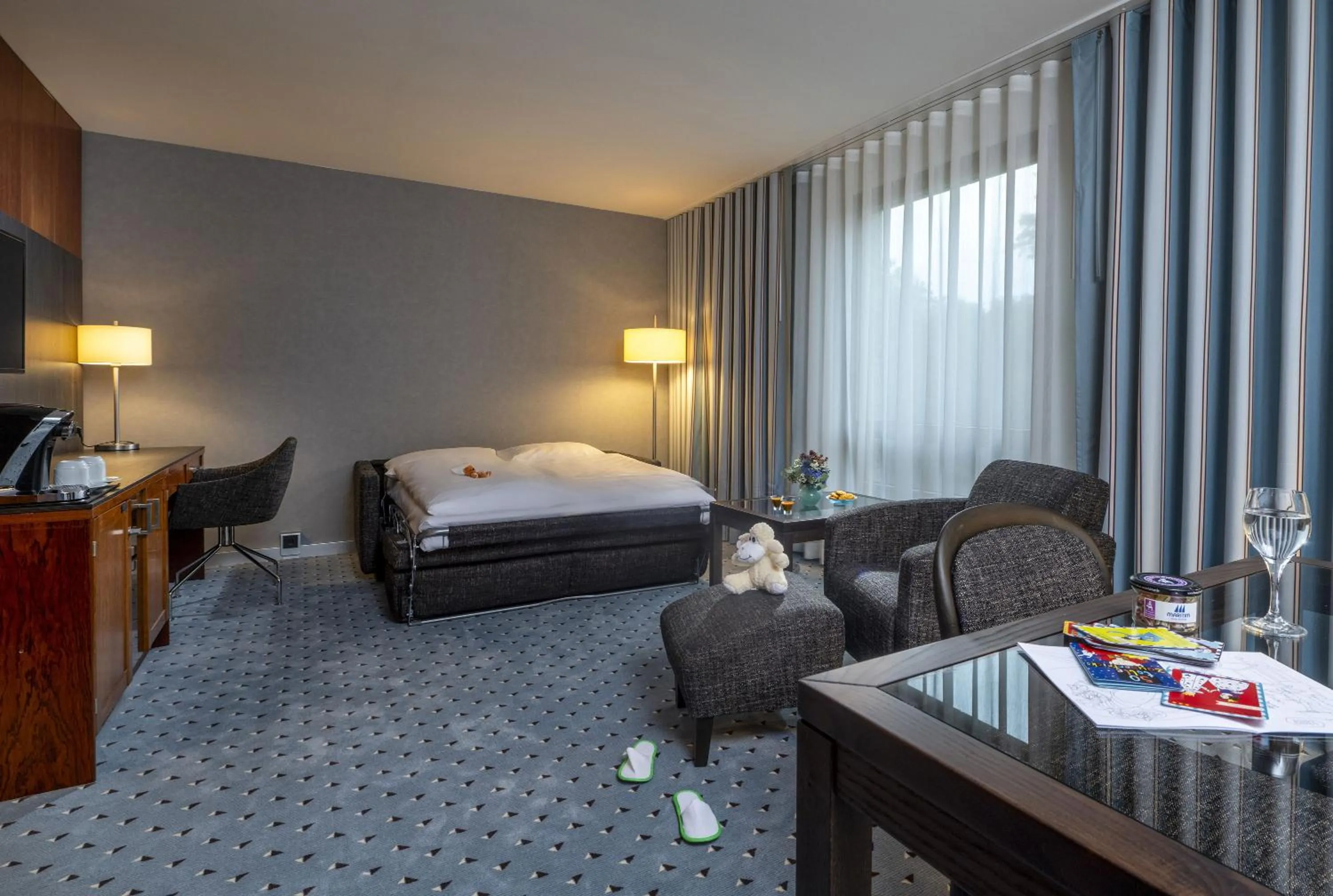 Photo of the whole room, Bed in Maritim Hotel Bremen