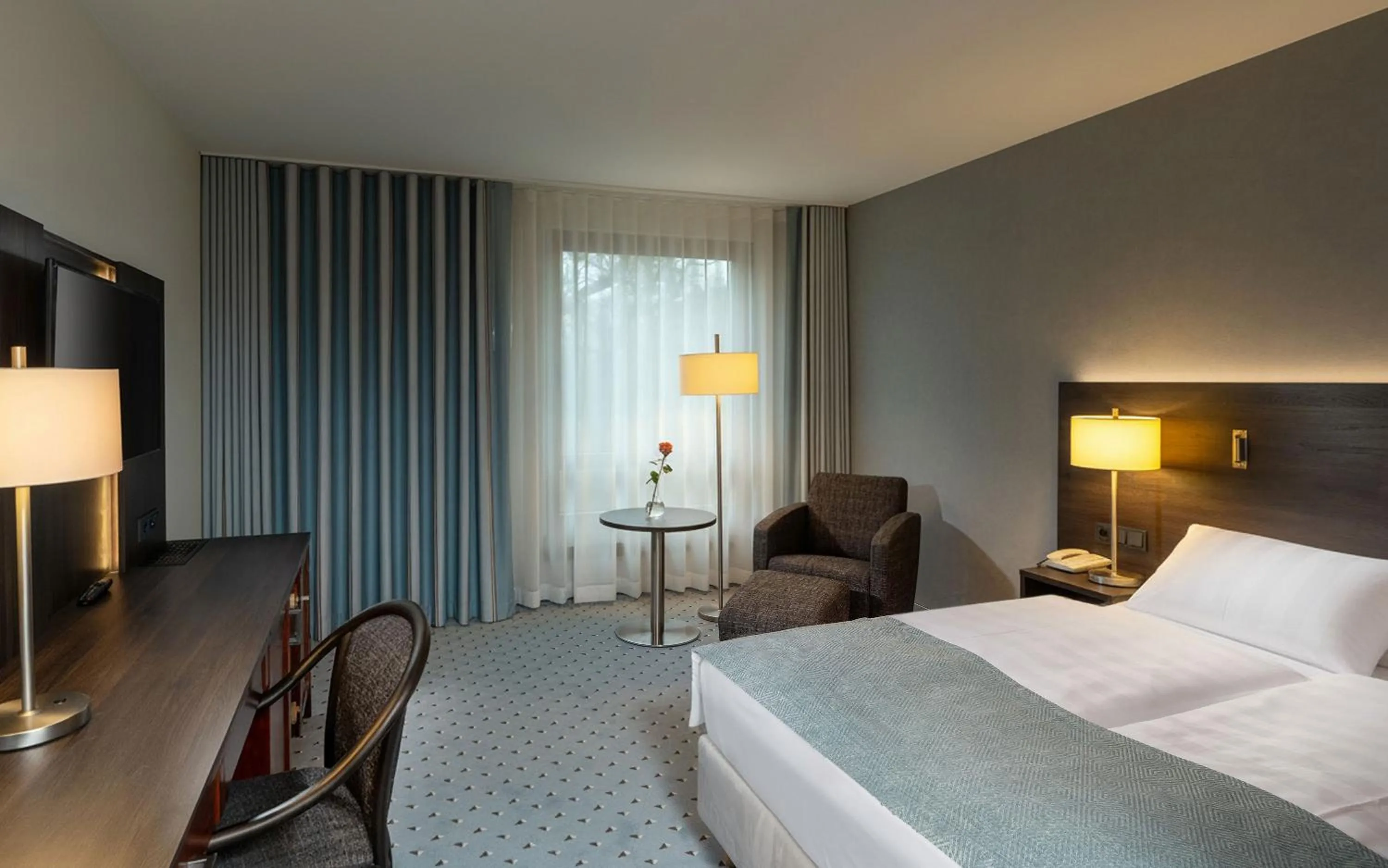Photo of the whole room, Bed in Maritim Hotel Bremen