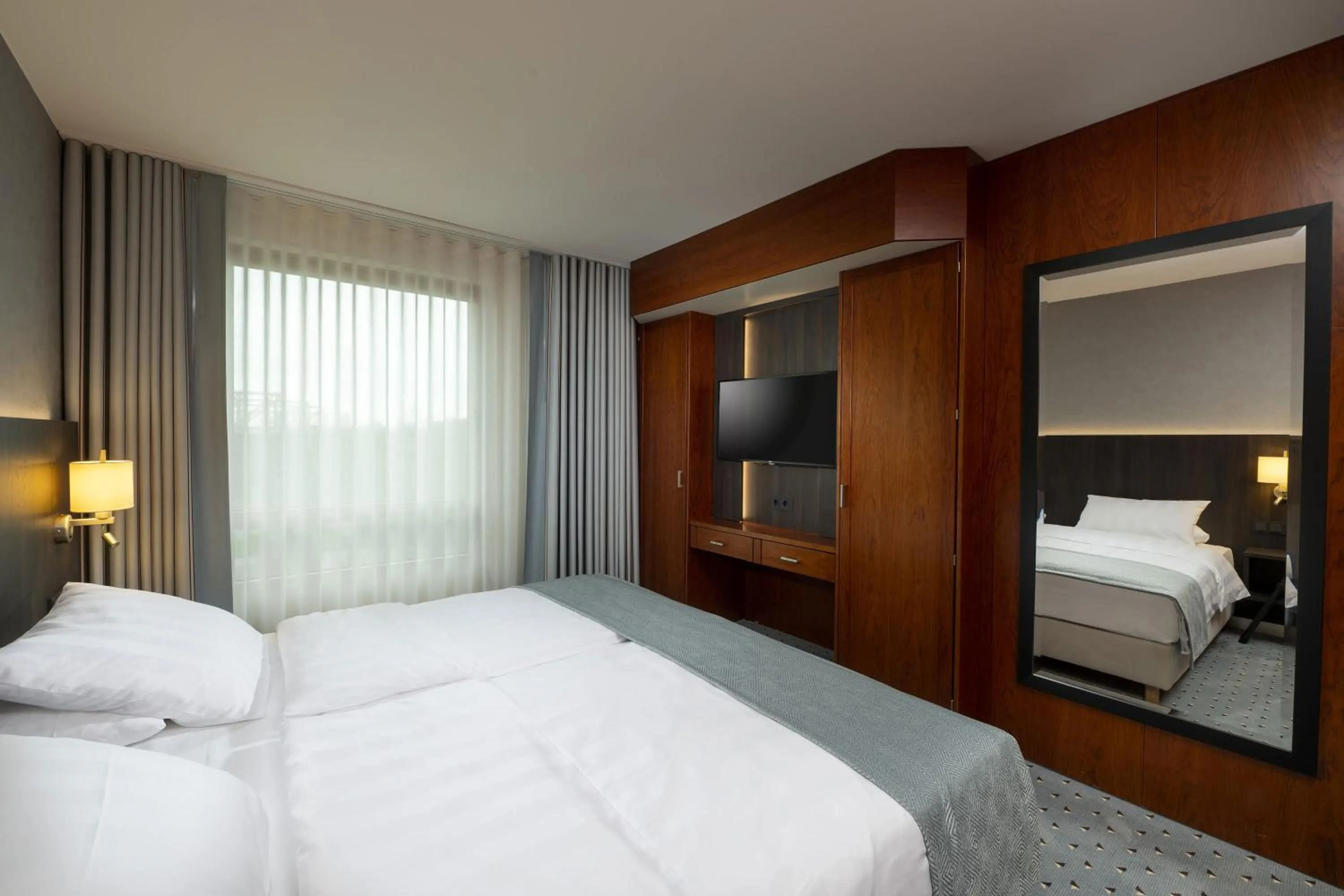 Photo of the whole room, Bed in Maritim Hotel Bremen