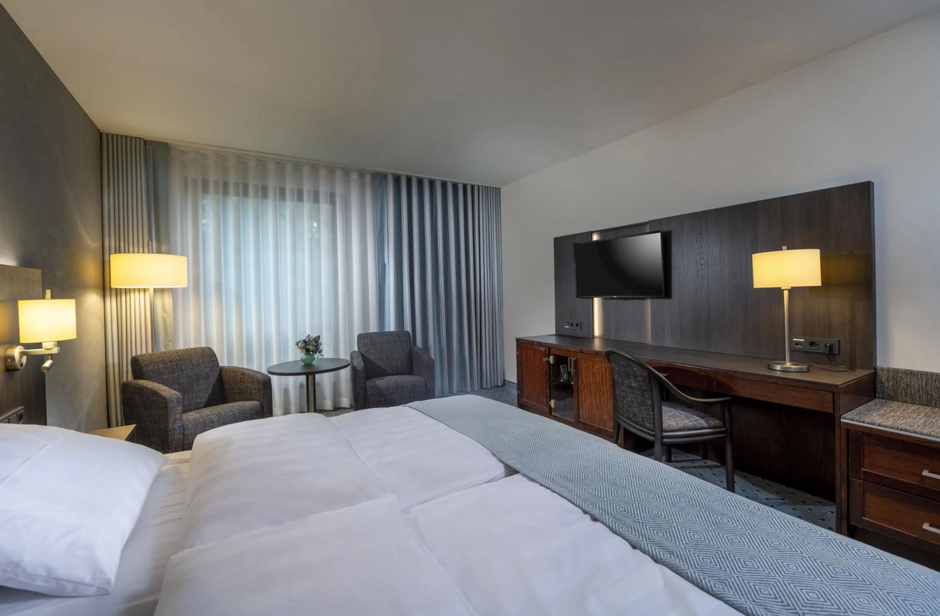 Photo of the whole room, Bed in Maritim Hotel Bremen