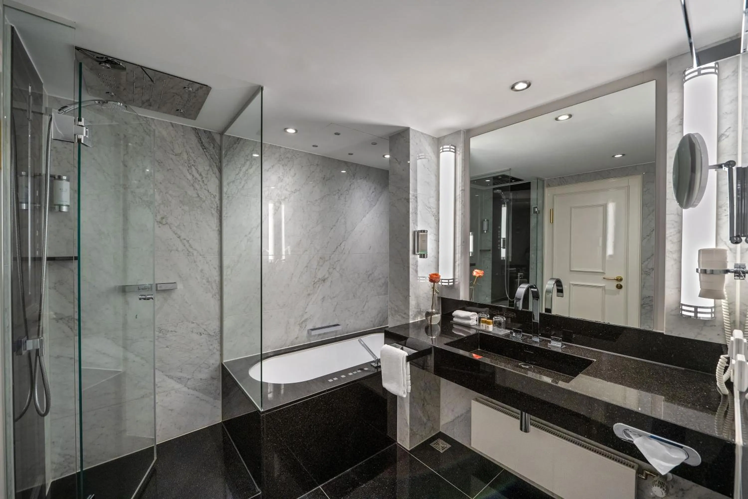 Bathroom in Maritim Hotel Bremen