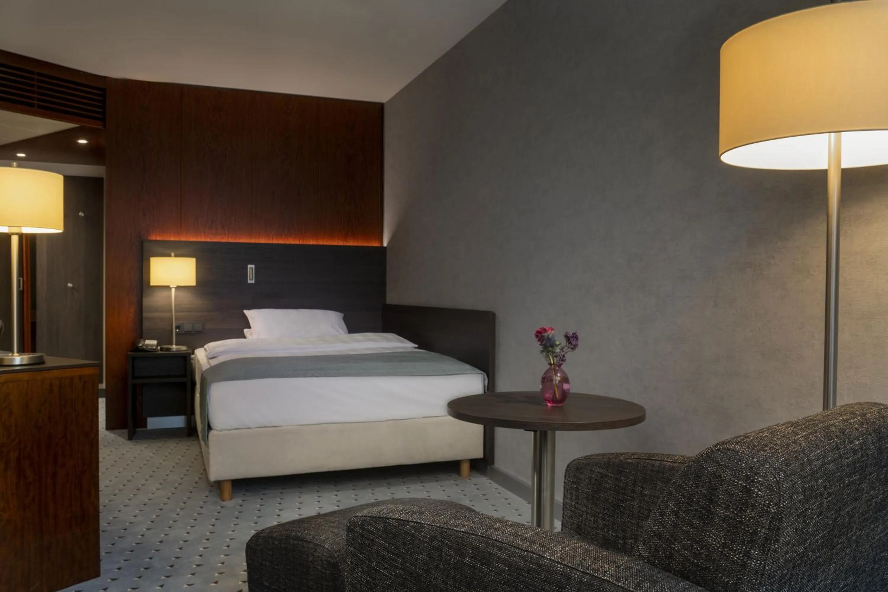 Bedroom, Bed in Maritim Hotel Bremen