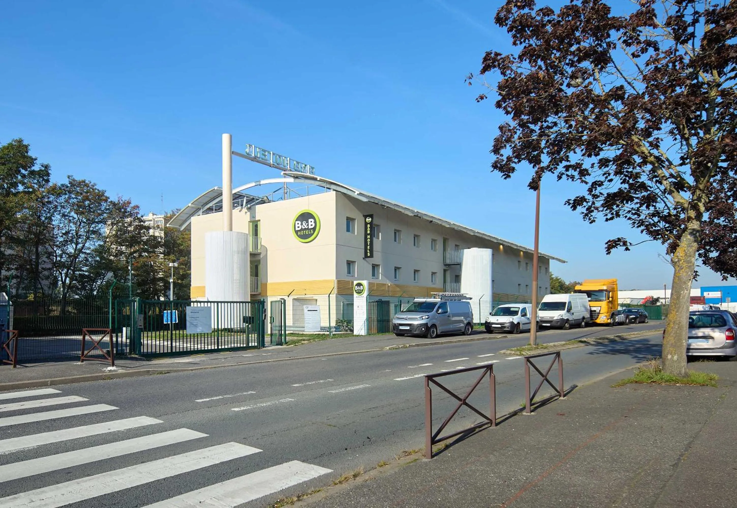 Property building in B&B HOTEL Viry-Châtillon 3 étoiles