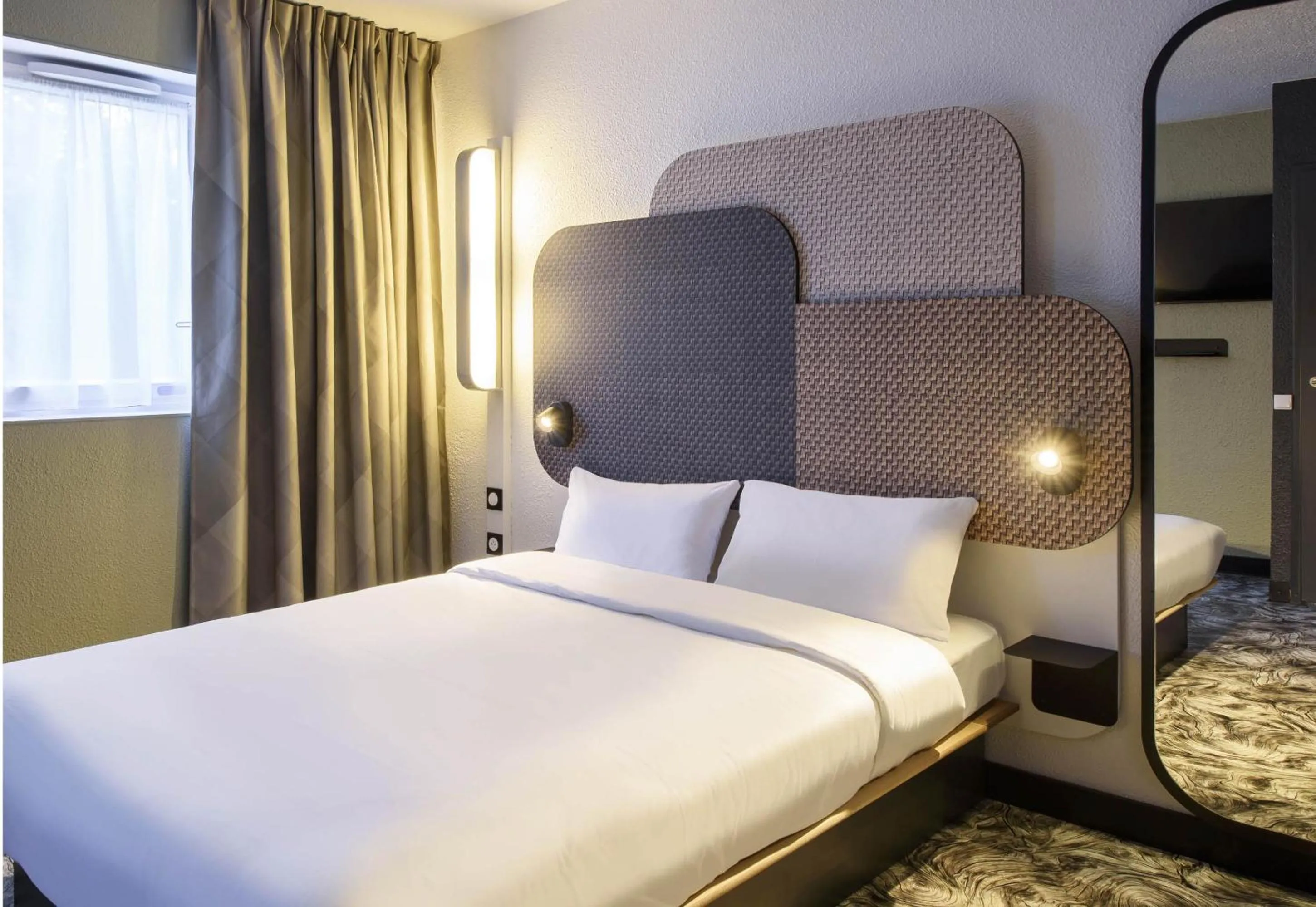 Bedroom, Bed in B&B HOTEL Viry-Châtillon 3 étoiles