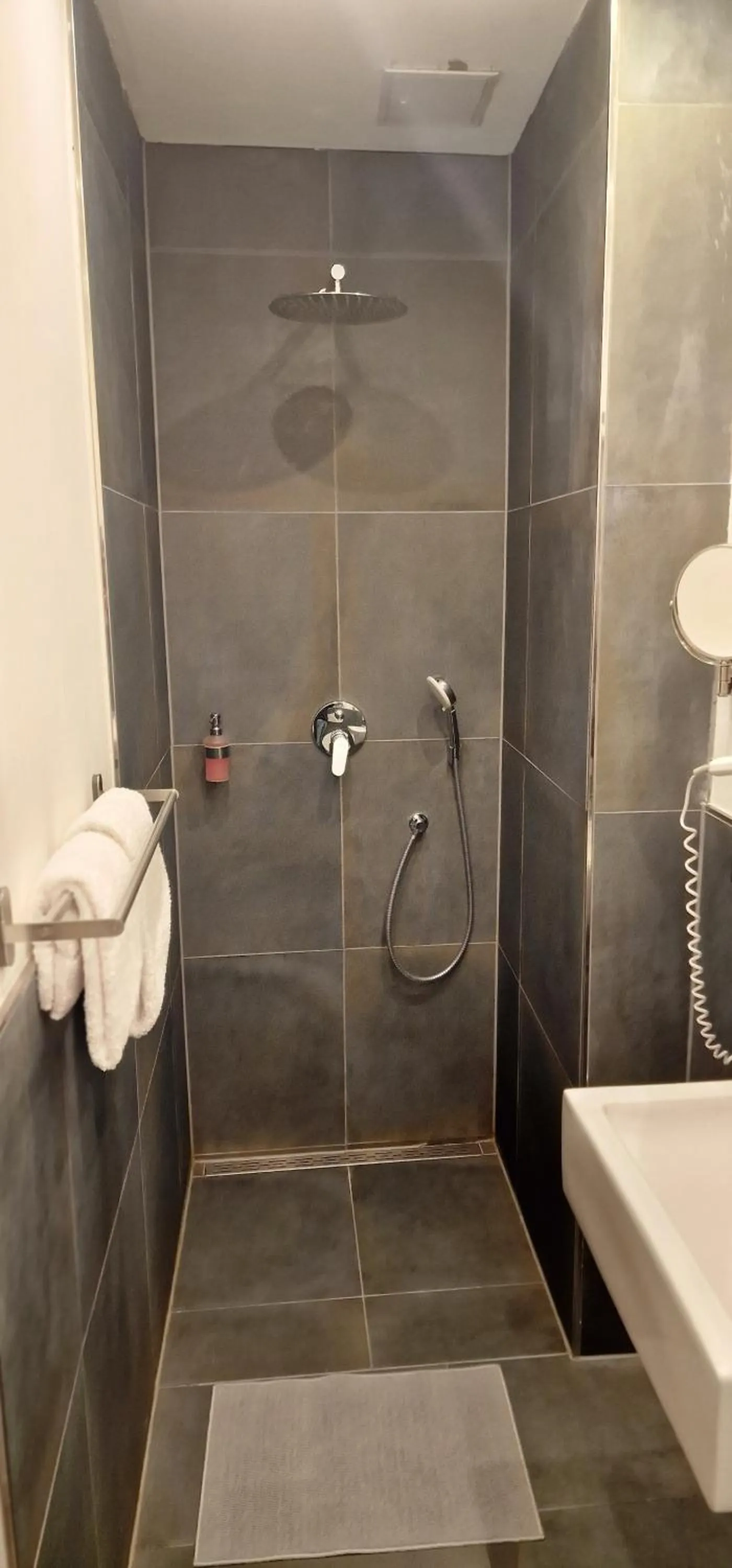 Shower in Amical Hotel Hagen - Am Hauptbahnhof