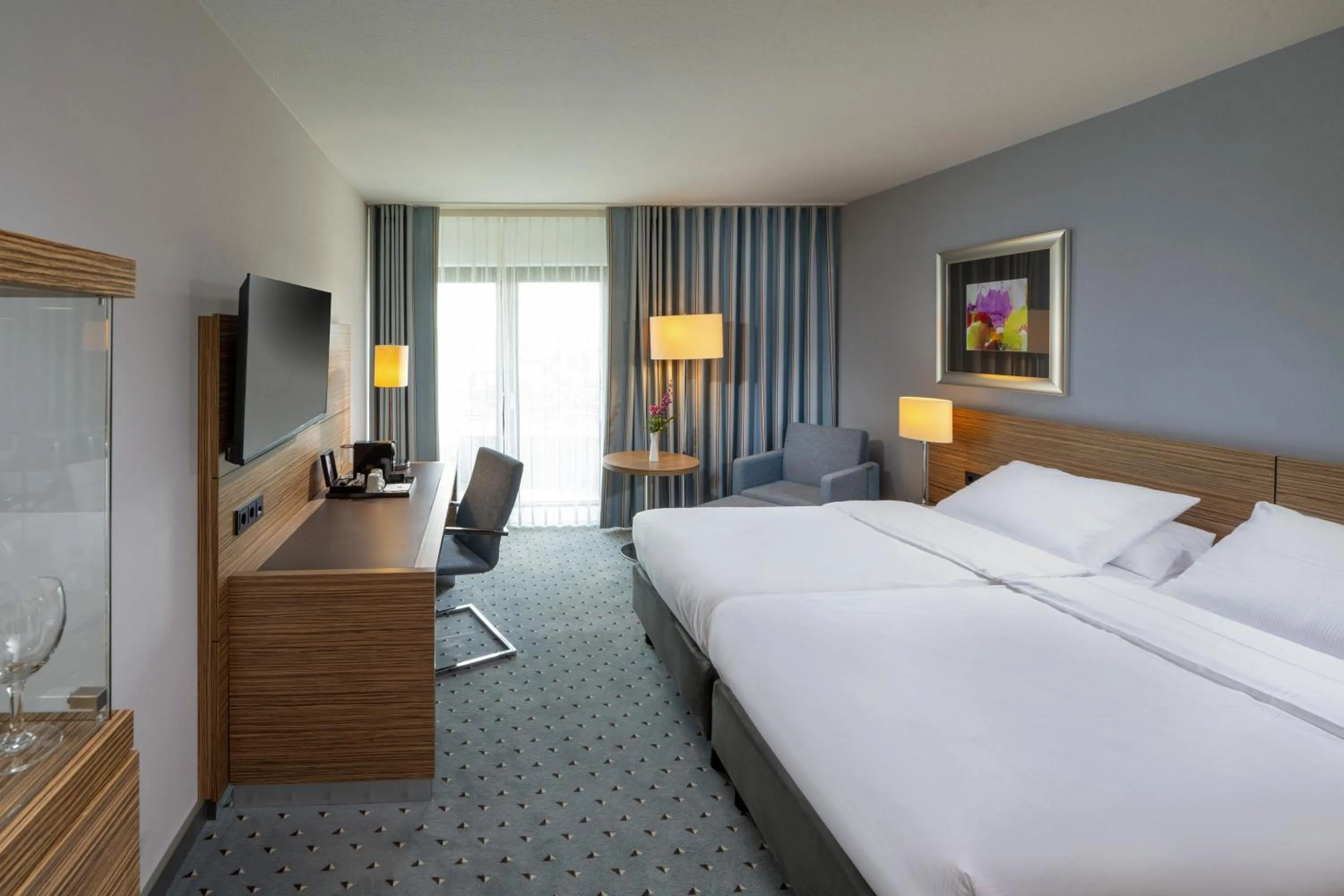 Photo of the whole room, Bed in Maritim Hotel Darmstadt