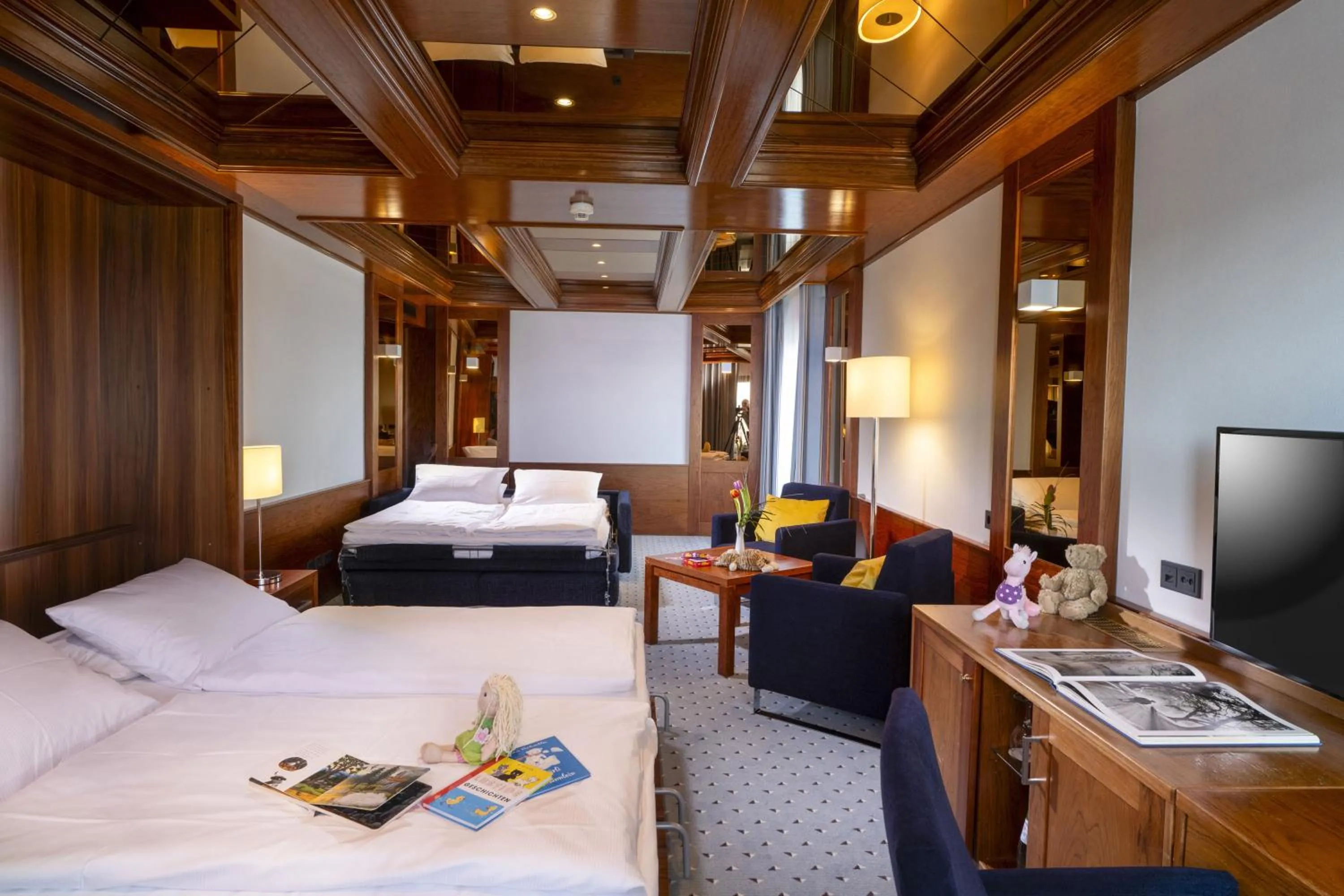 Photo of the whole room, Bed in Maritim Hotel Darmstadt