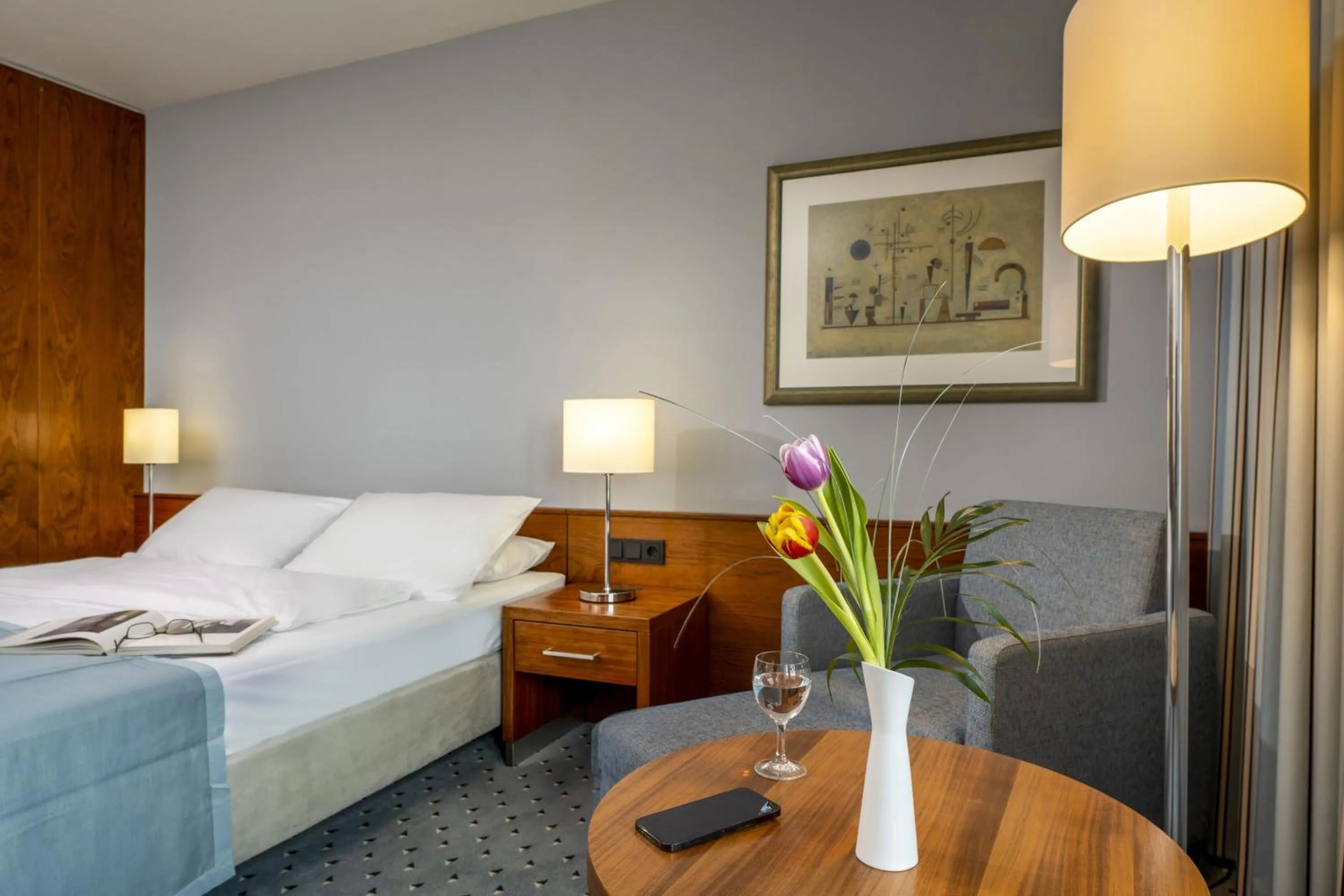 Bedroom, Bed in Maritim Hotel Darmstadt