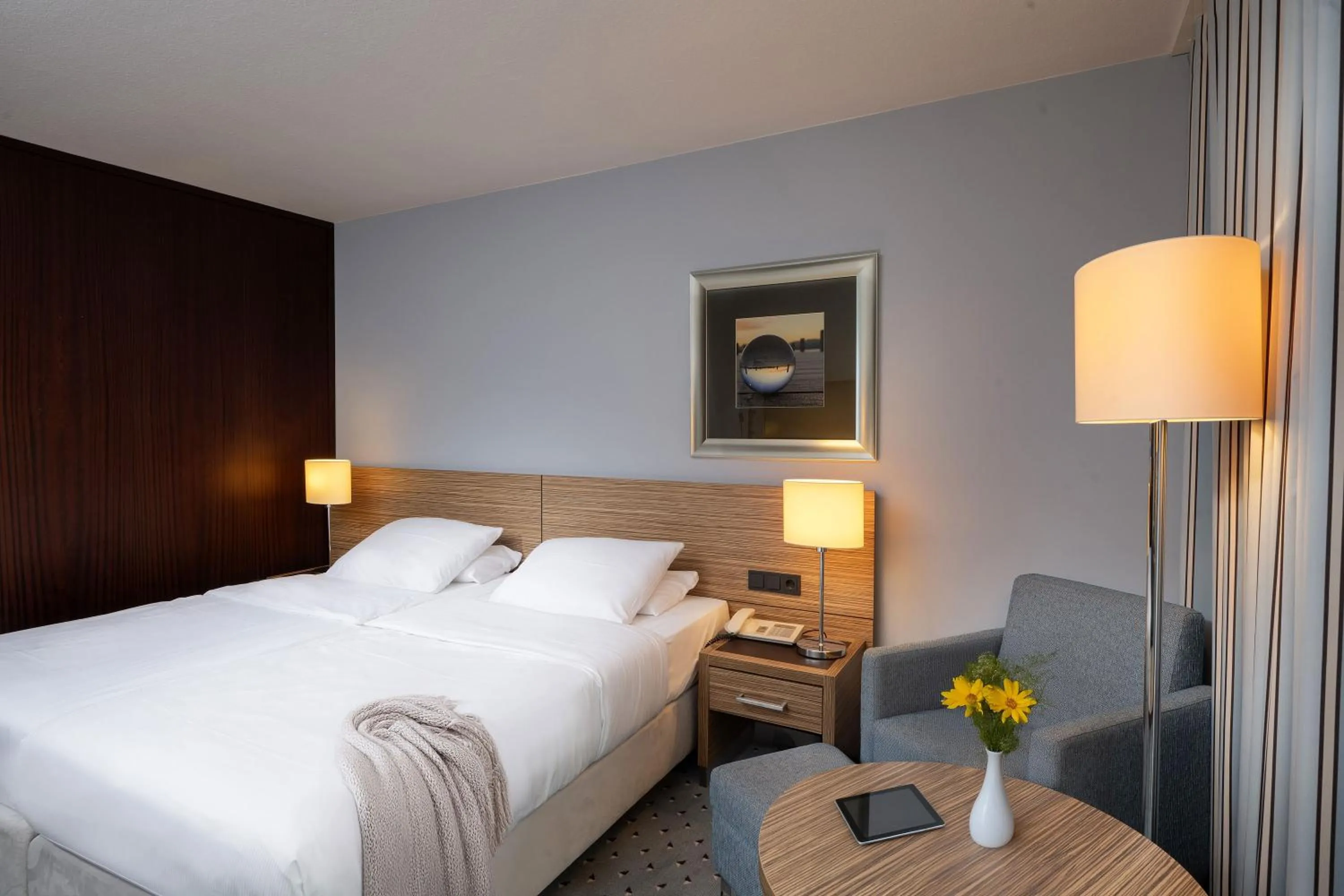 Photo of the whole room, Bed in Maritim Hotel Darmstadt