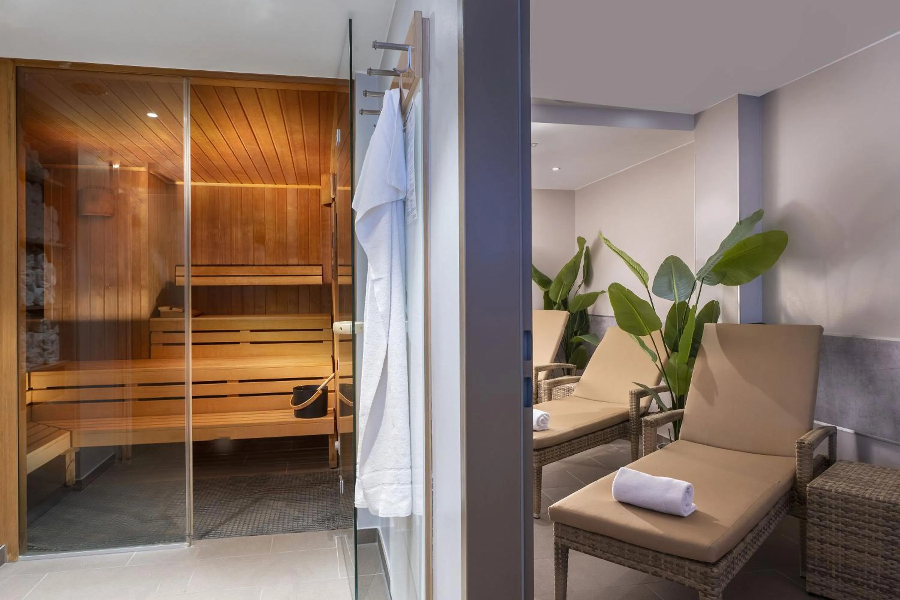 Sauna, Bed in Maritim Hotel Darmstadt