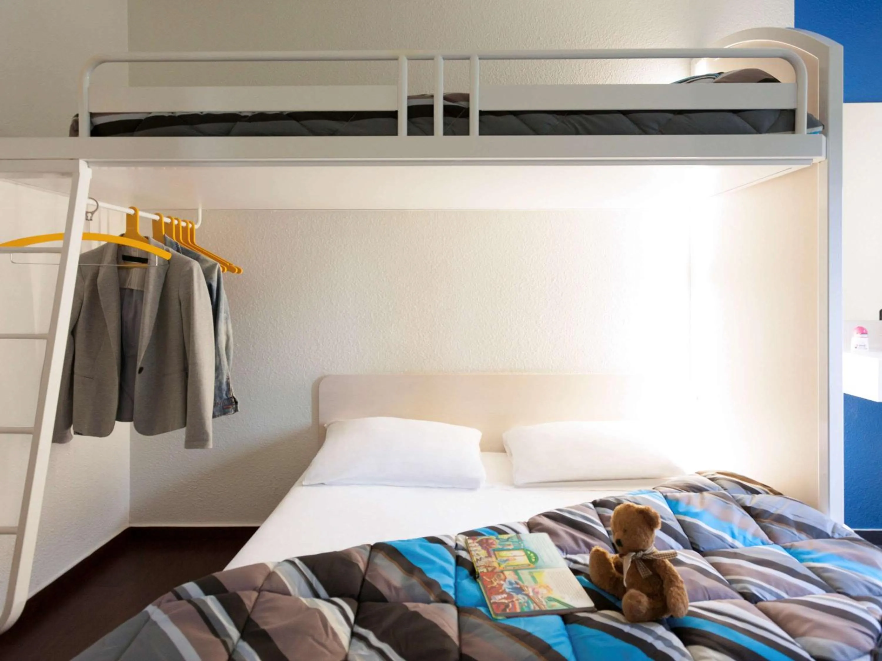 Property building, Bed in hotelF1 Saverne Monswiller