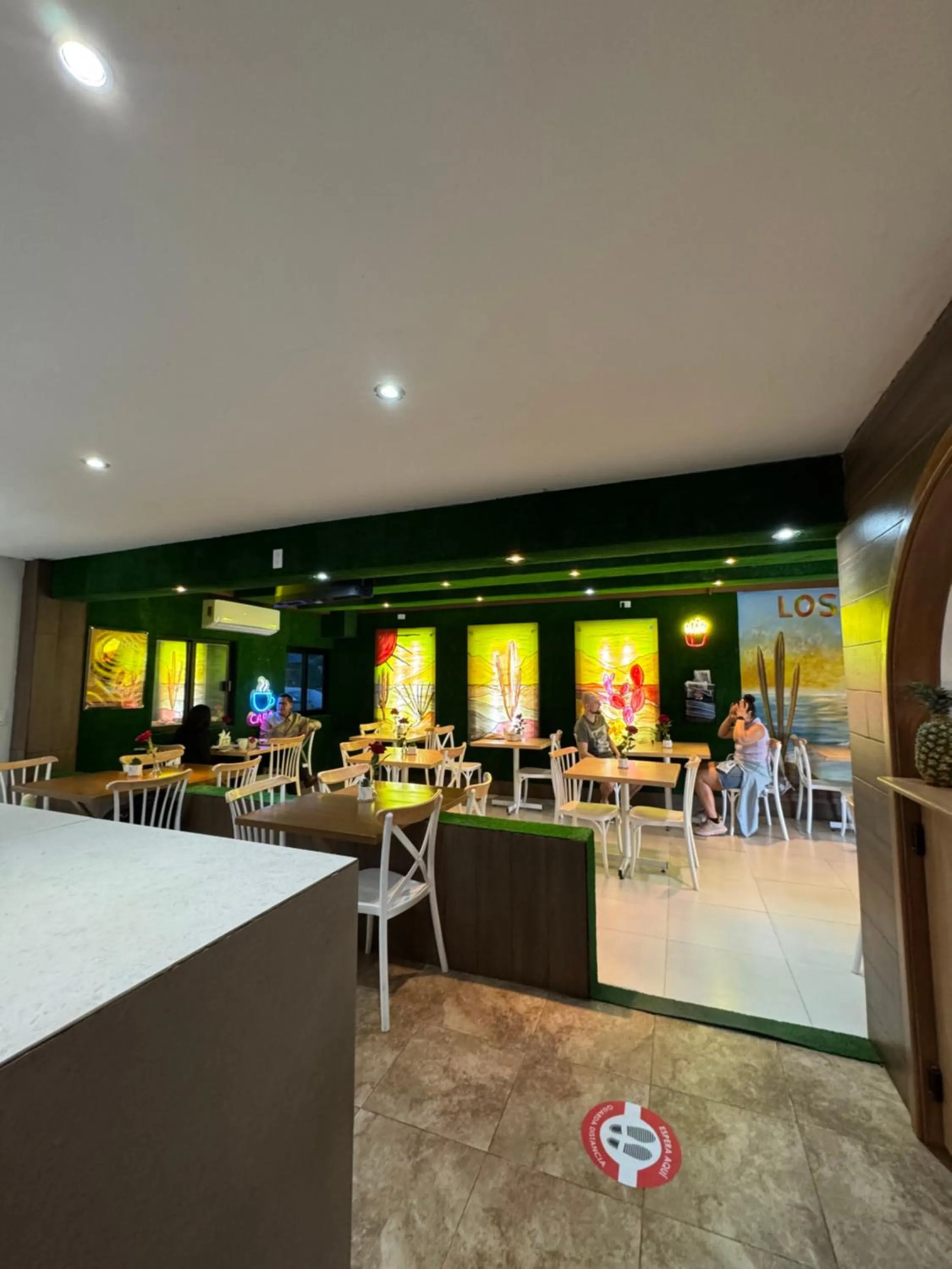 Restaurant/places to eat in Capital O Hotel Jazuli