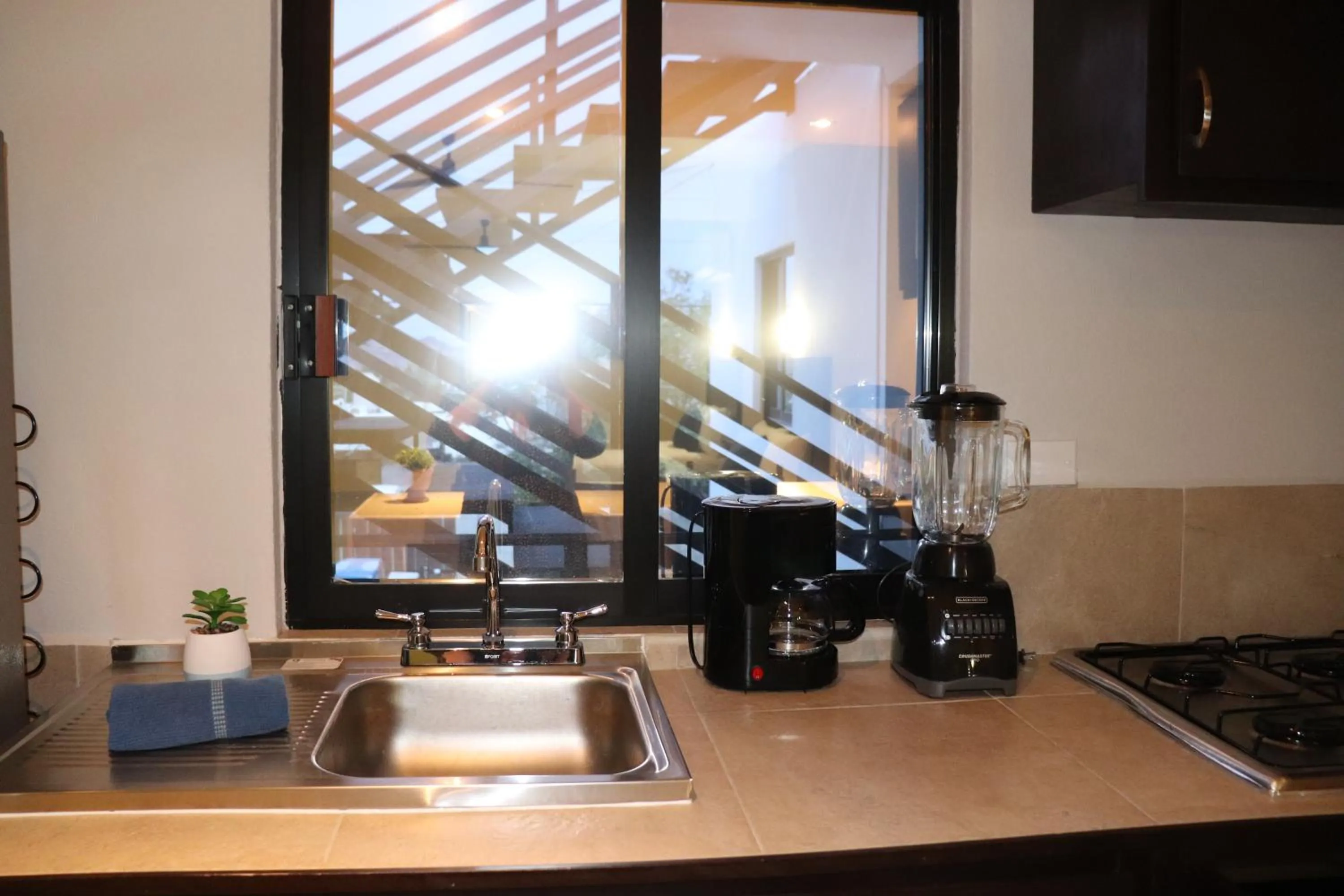 Coffee/tea facilities in Capital O Hotel Jazuli