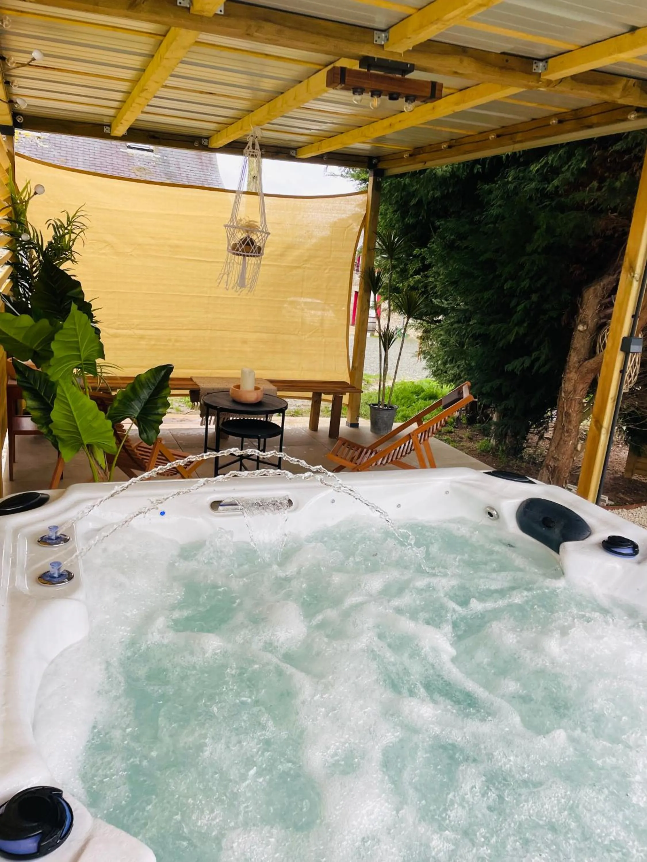 Hot Tub in Duguesclin entre Dinan et Plages