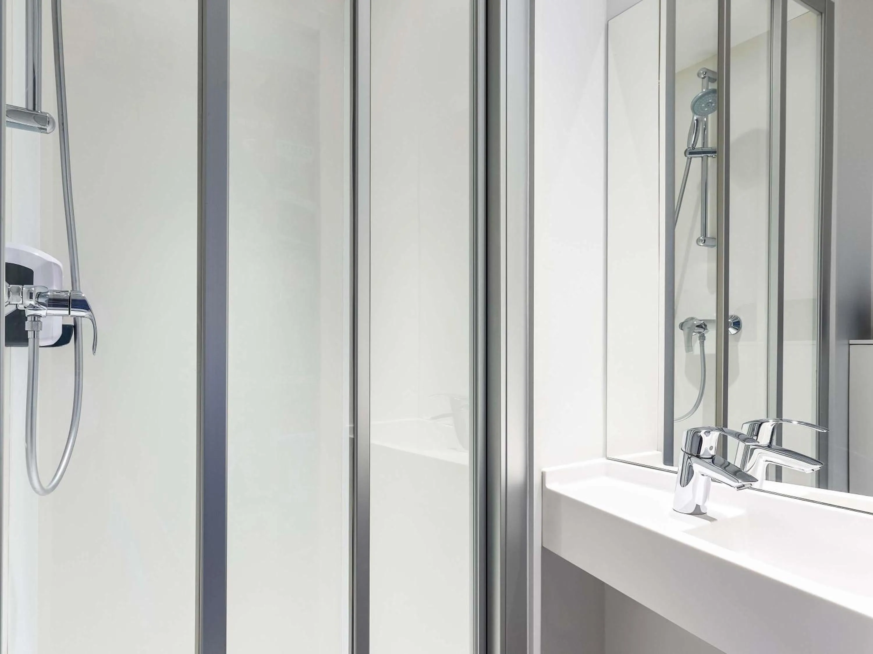 Bedroom in hotelF1 Paris Porte de Montreuil