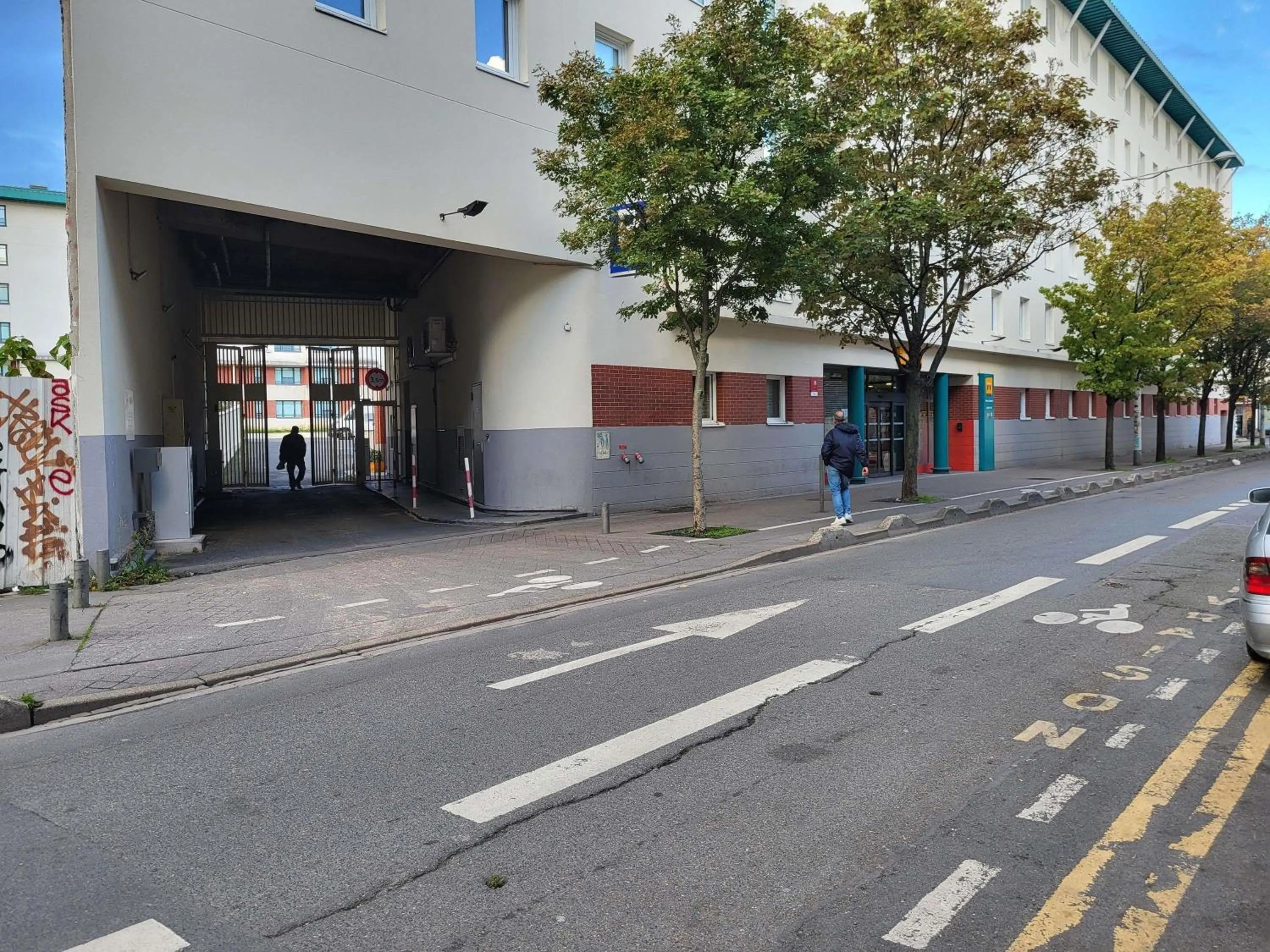 Property building in hotelF1 Paris Porte de Montreuil