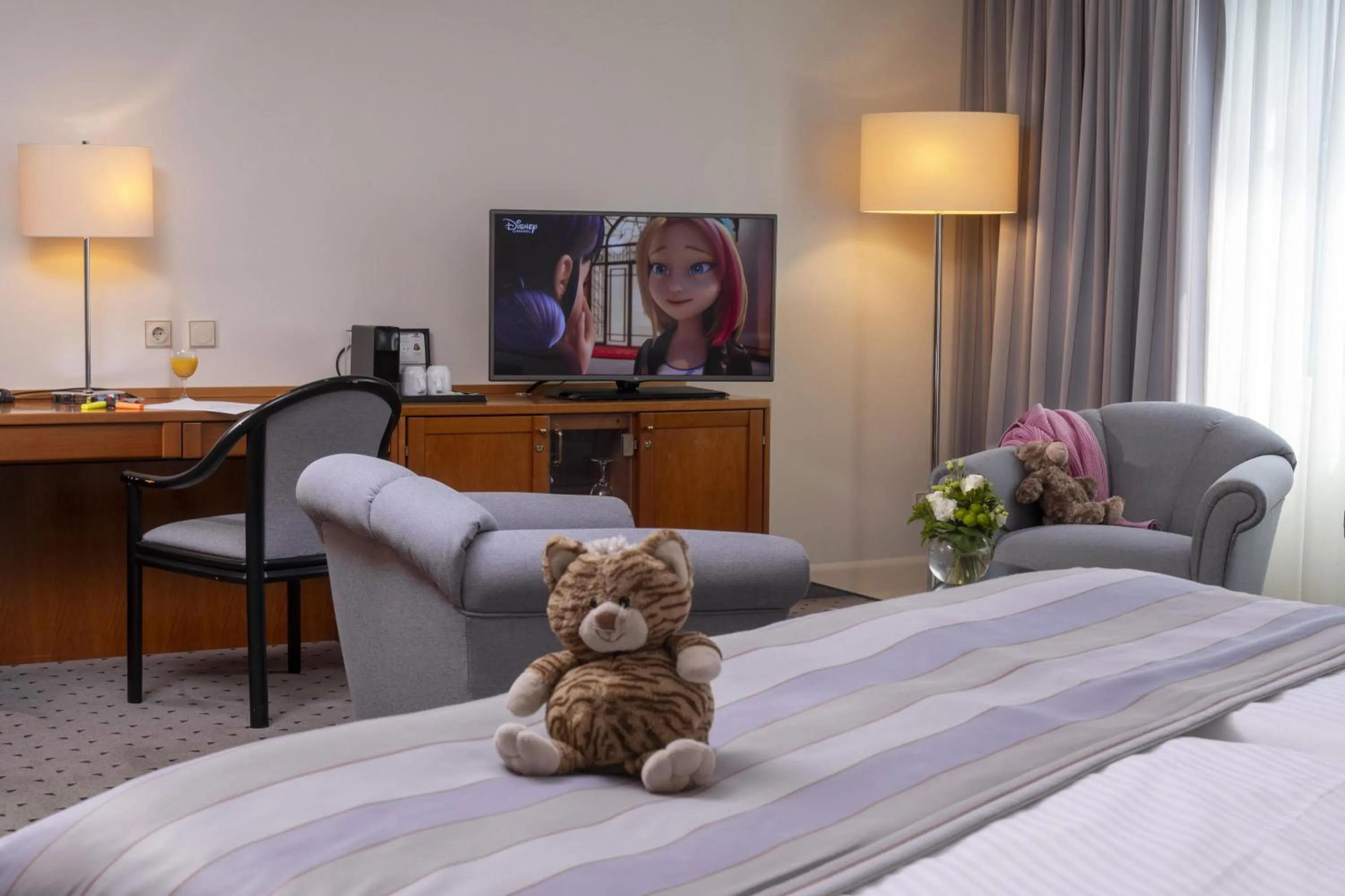 Photo of the whole room, Bed in Maritim Airport Hotel Hannover