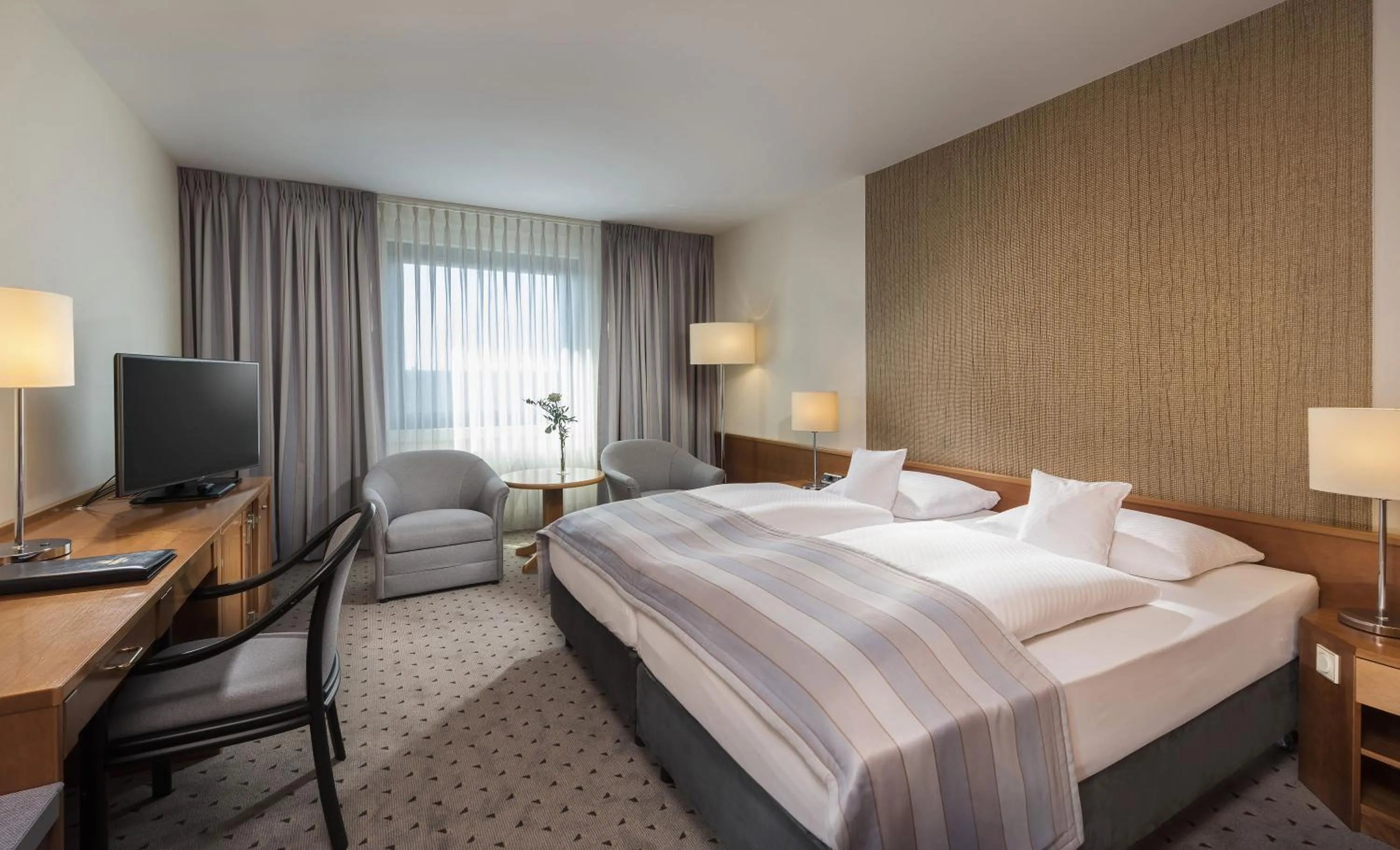 Photo of the whole room, Bed in Maritim Airport Hotel Hannover