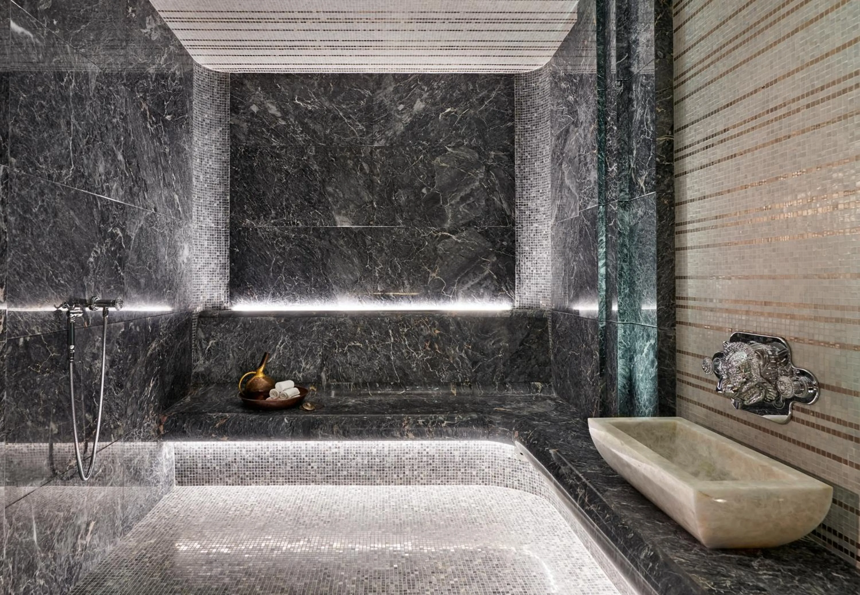 Spa and wellness centre/facilities in Four Seasons Hotel George V Paris