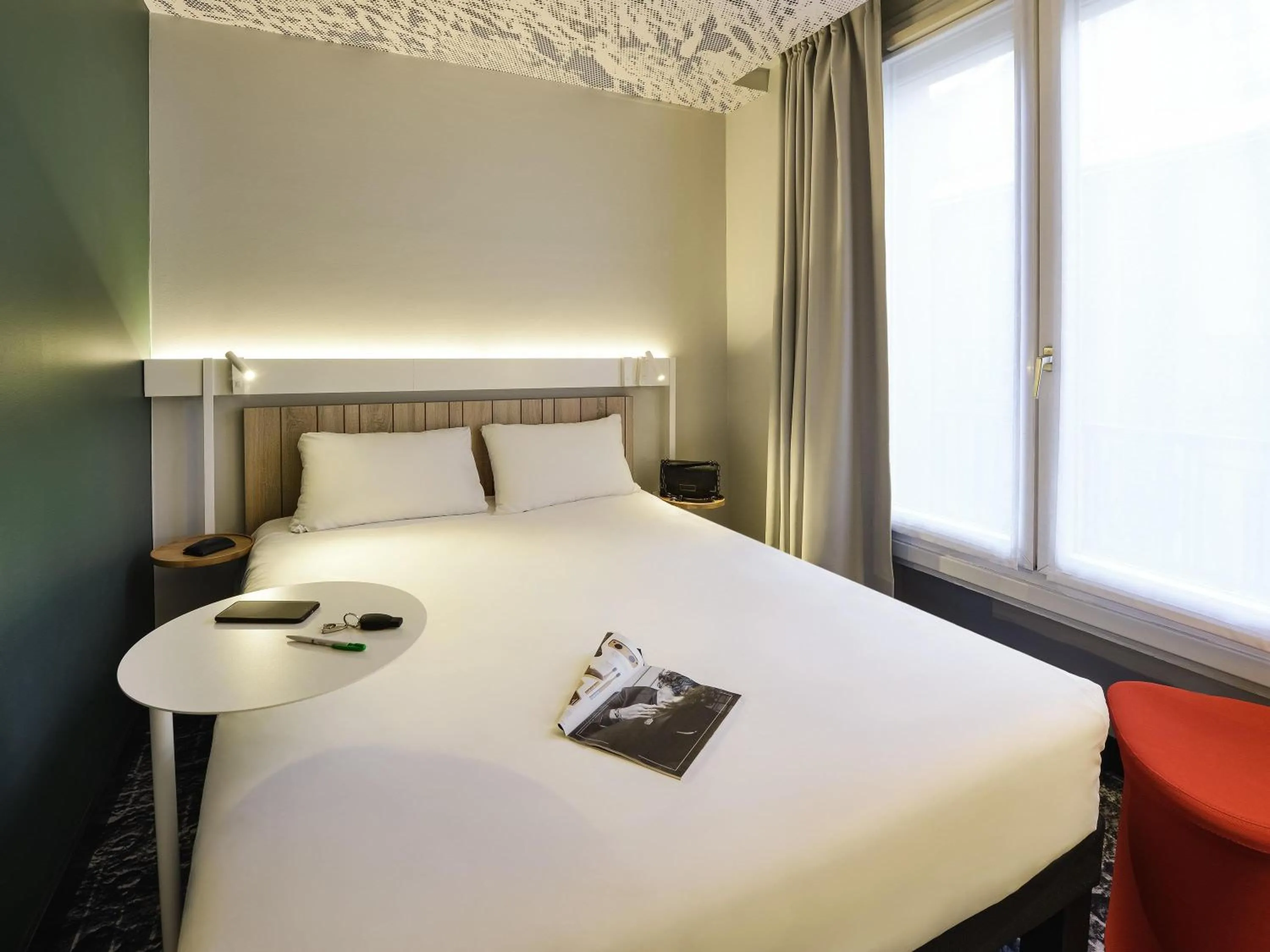 Bedroom, Bed in ibis Paris Gare De L Est 10ème