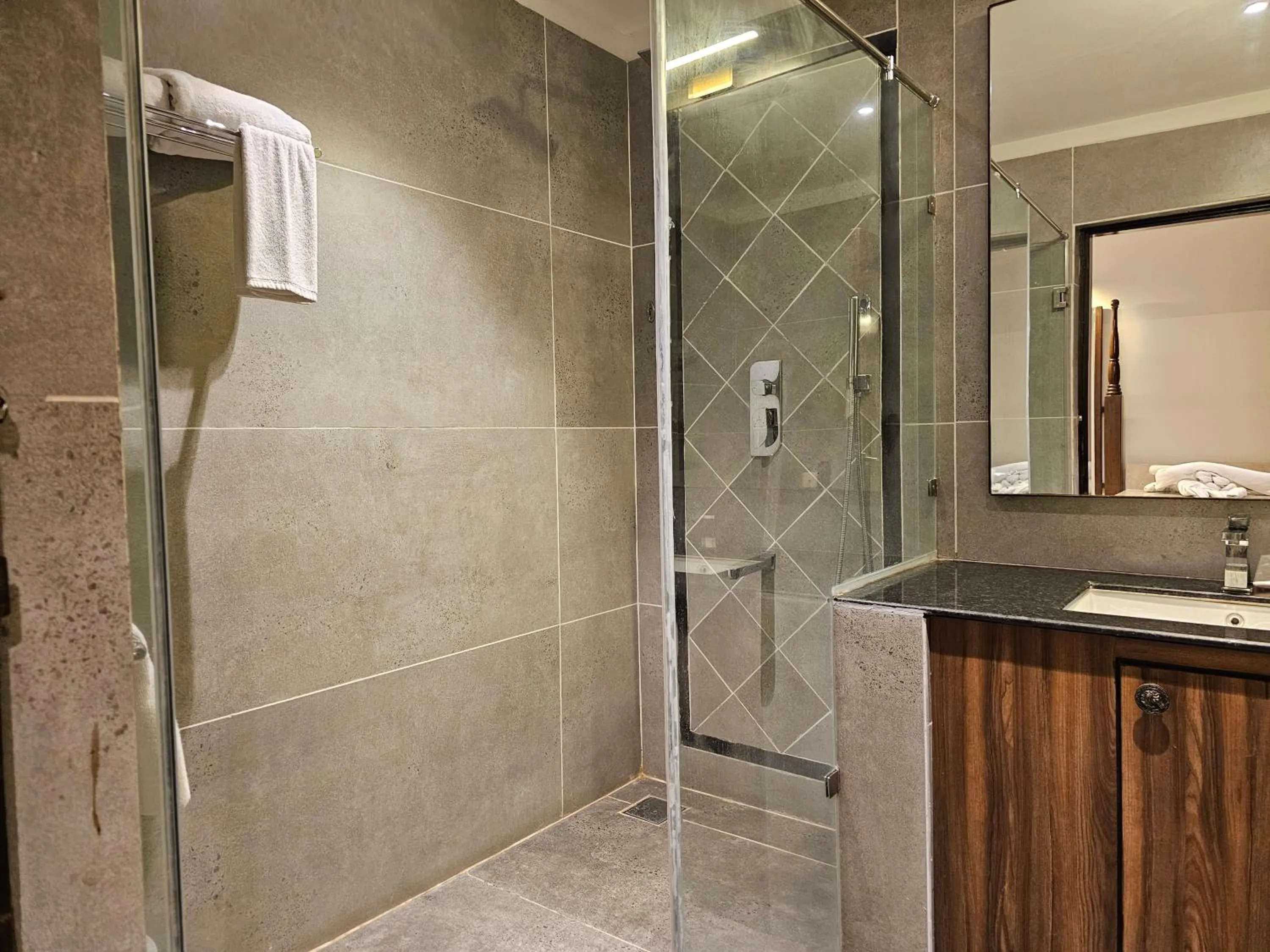 The creek boutique resort & spa