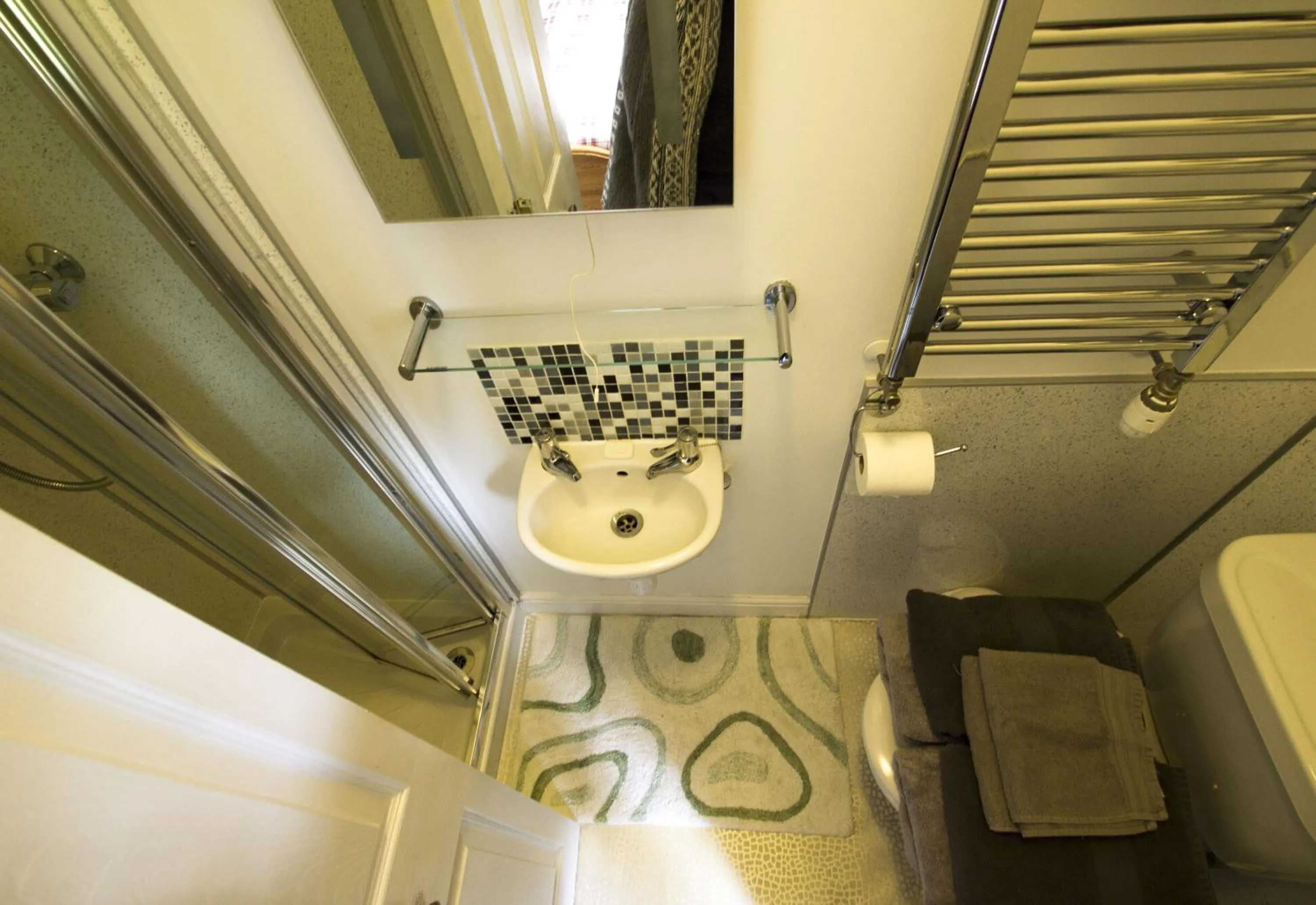 Bathroom in The Red Red Robin Cottage