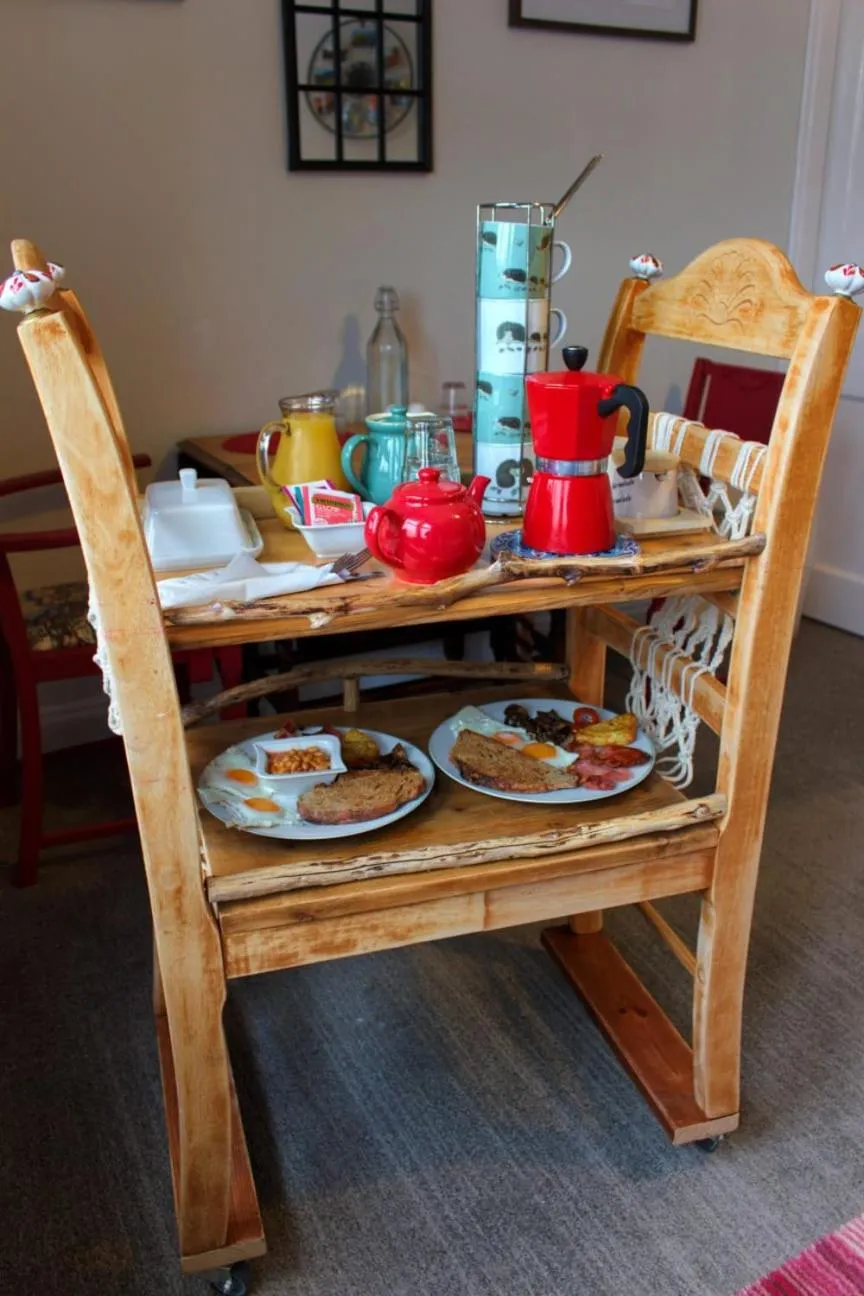 The Red Red Robin Cottage