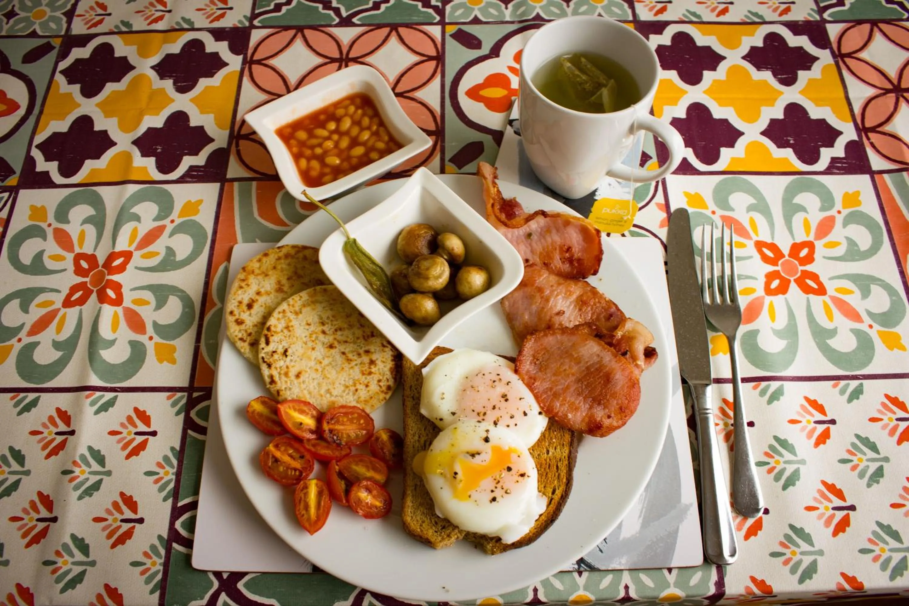 Food and drinks in The Red Red Robin Cottage