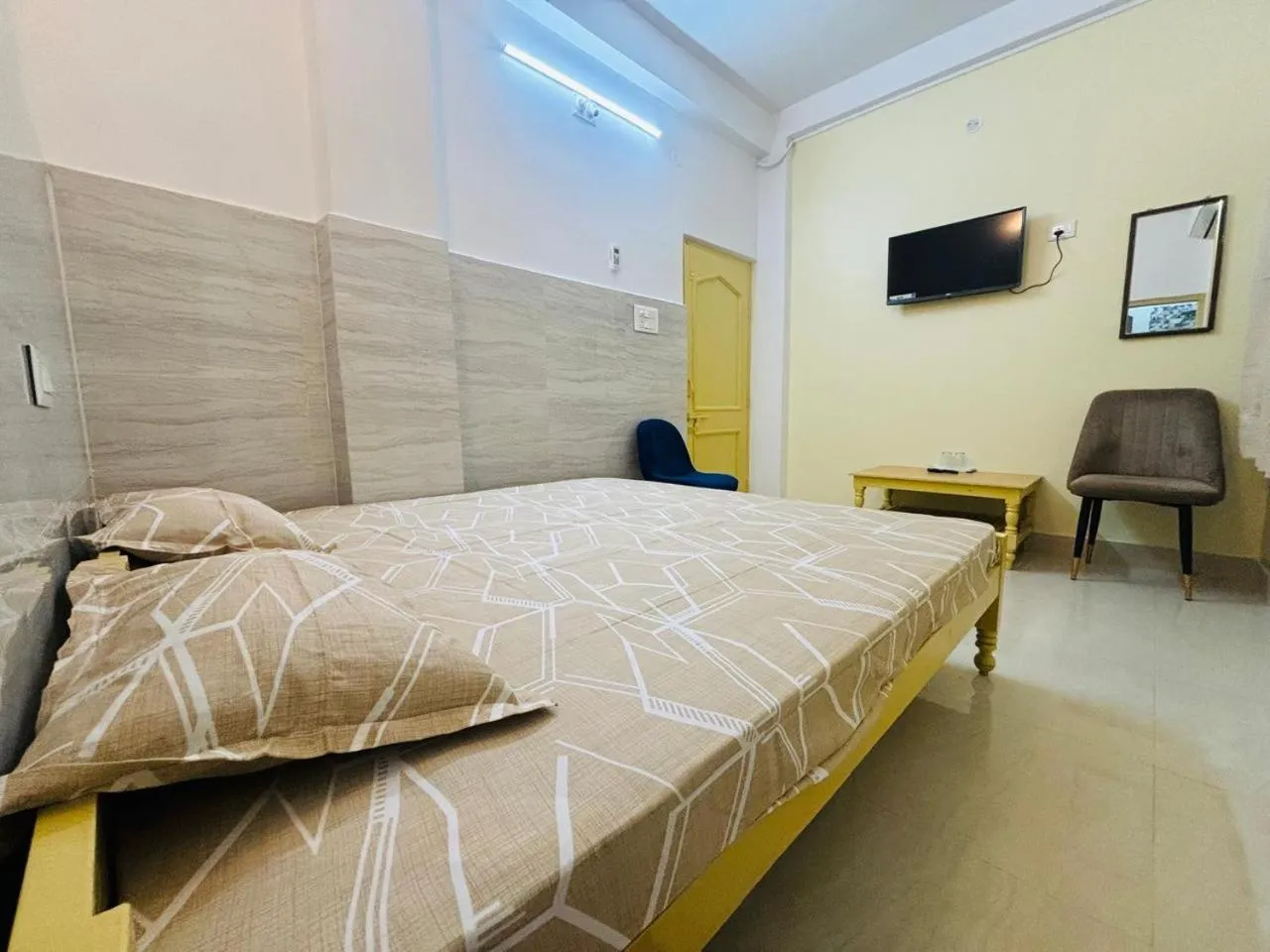 Photo of the whole room, Bed in Bimala Hotel