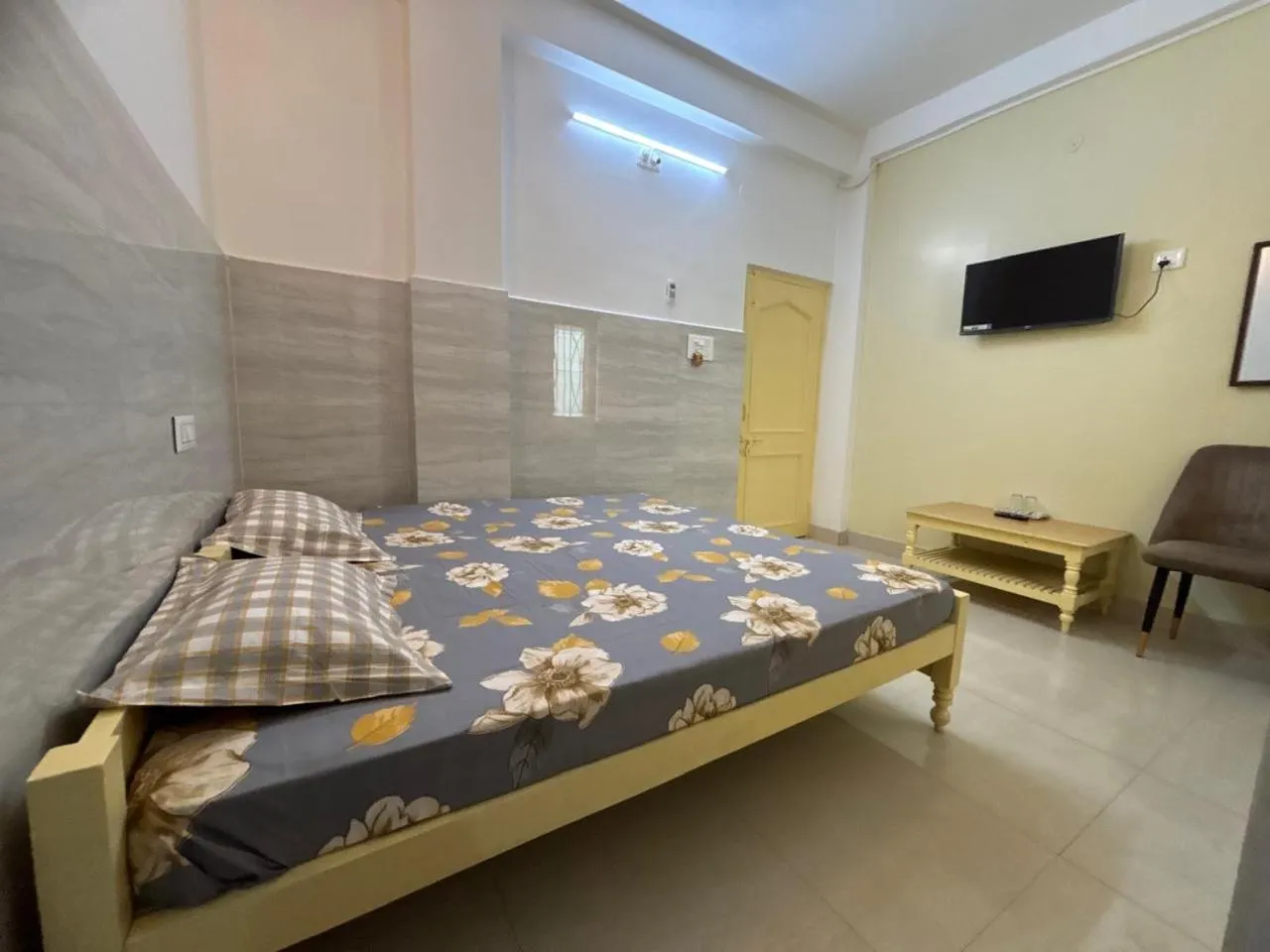 Bedroom, Bed in Bimala Hotel