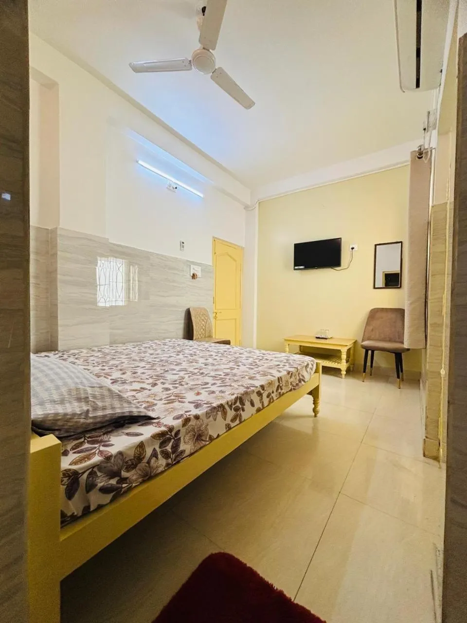 TV and multimedia, Bed in Bimala Hotel