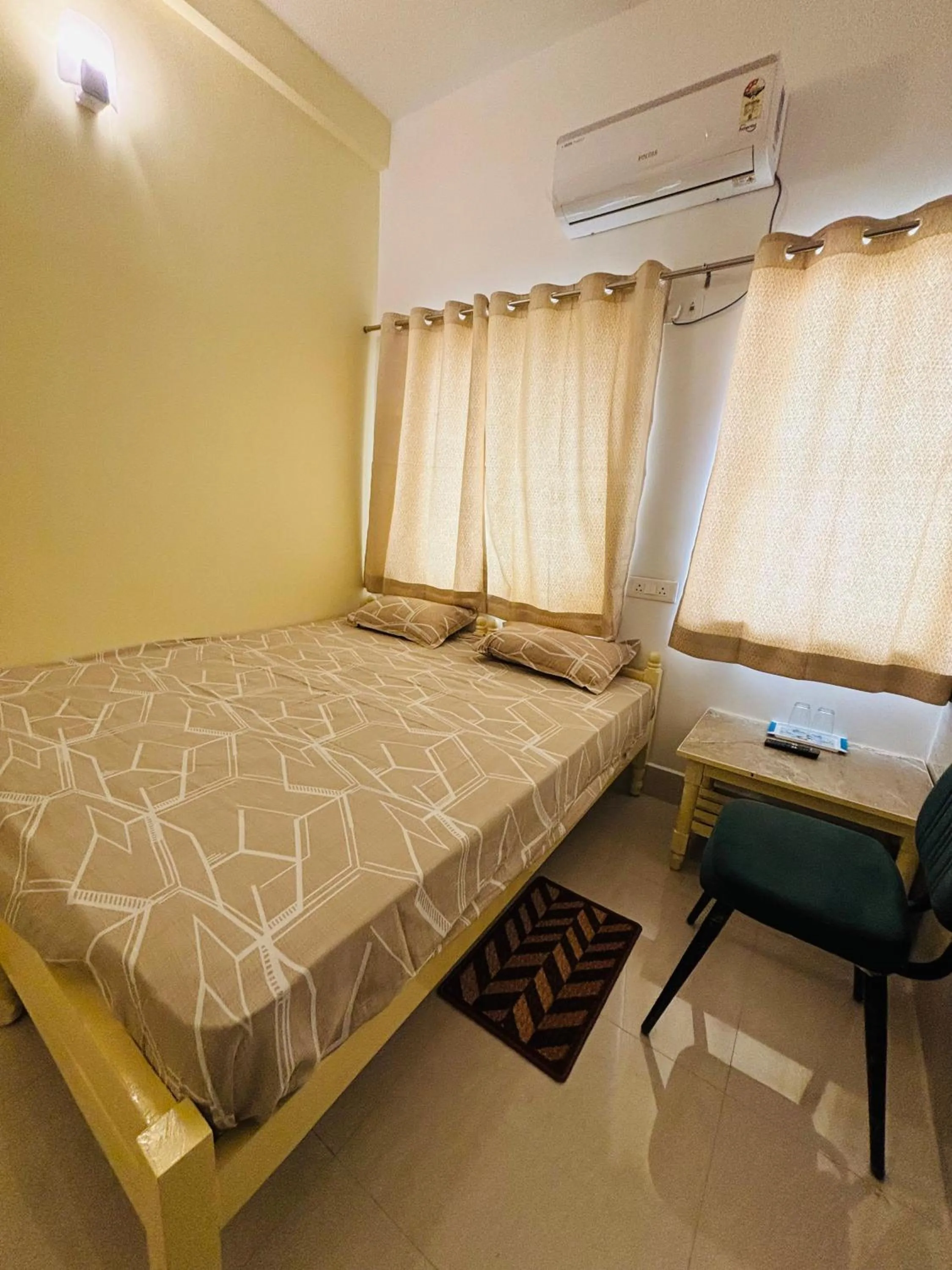 Living room, Bed in Bimala Hotel