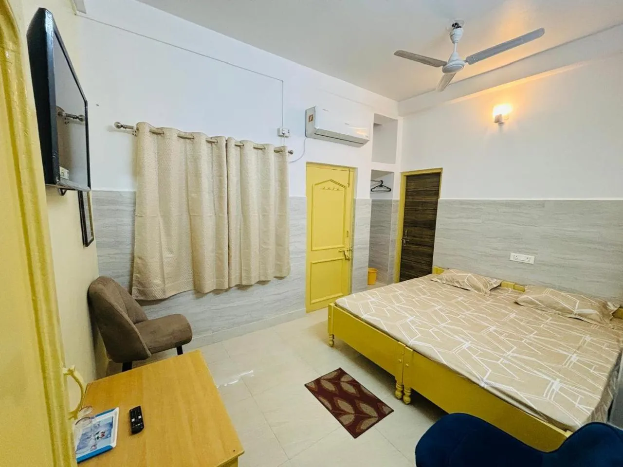 Photo of the whole room, Bed in Bimala Hotel