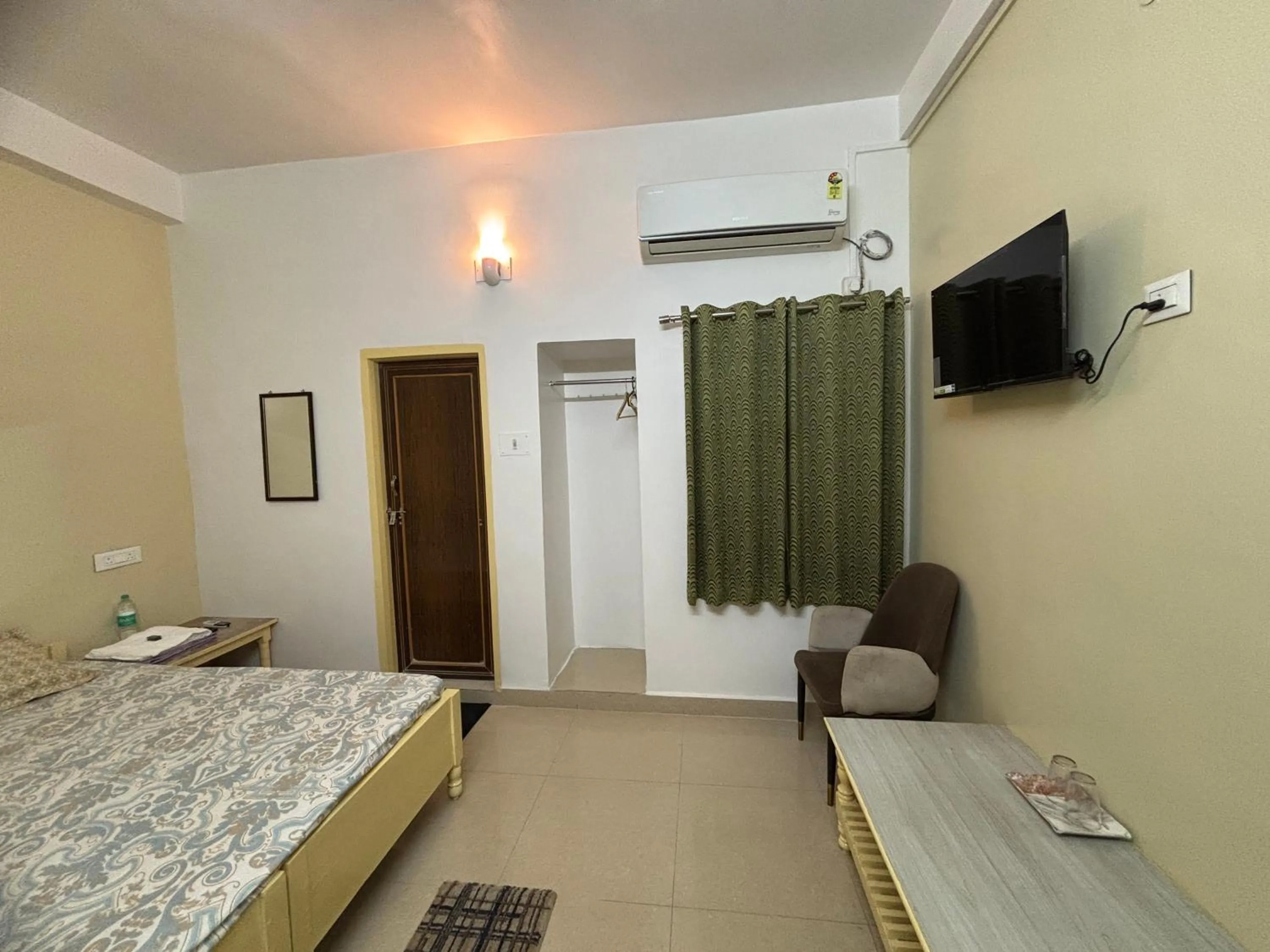 Photo of the whole room, Bed in Bimala Hotel