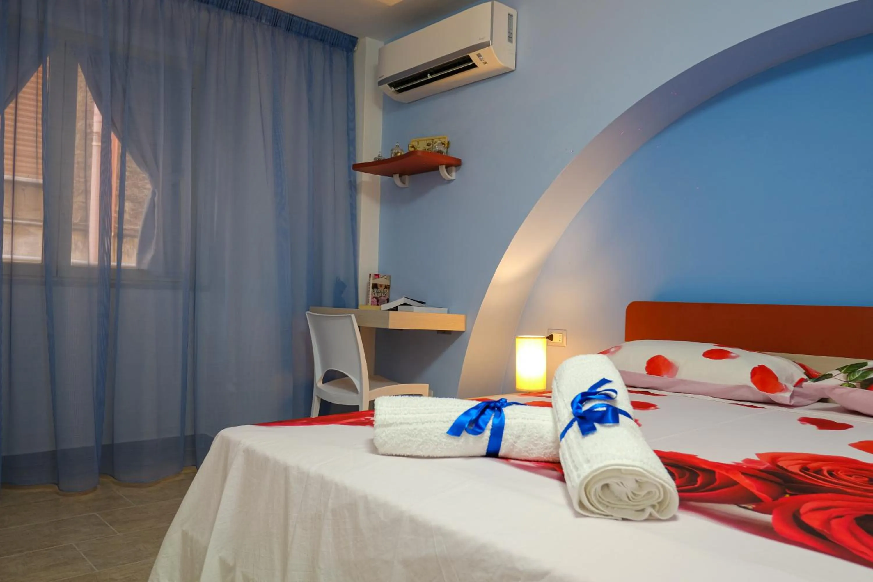 Bedroom, Bed in La Fenice