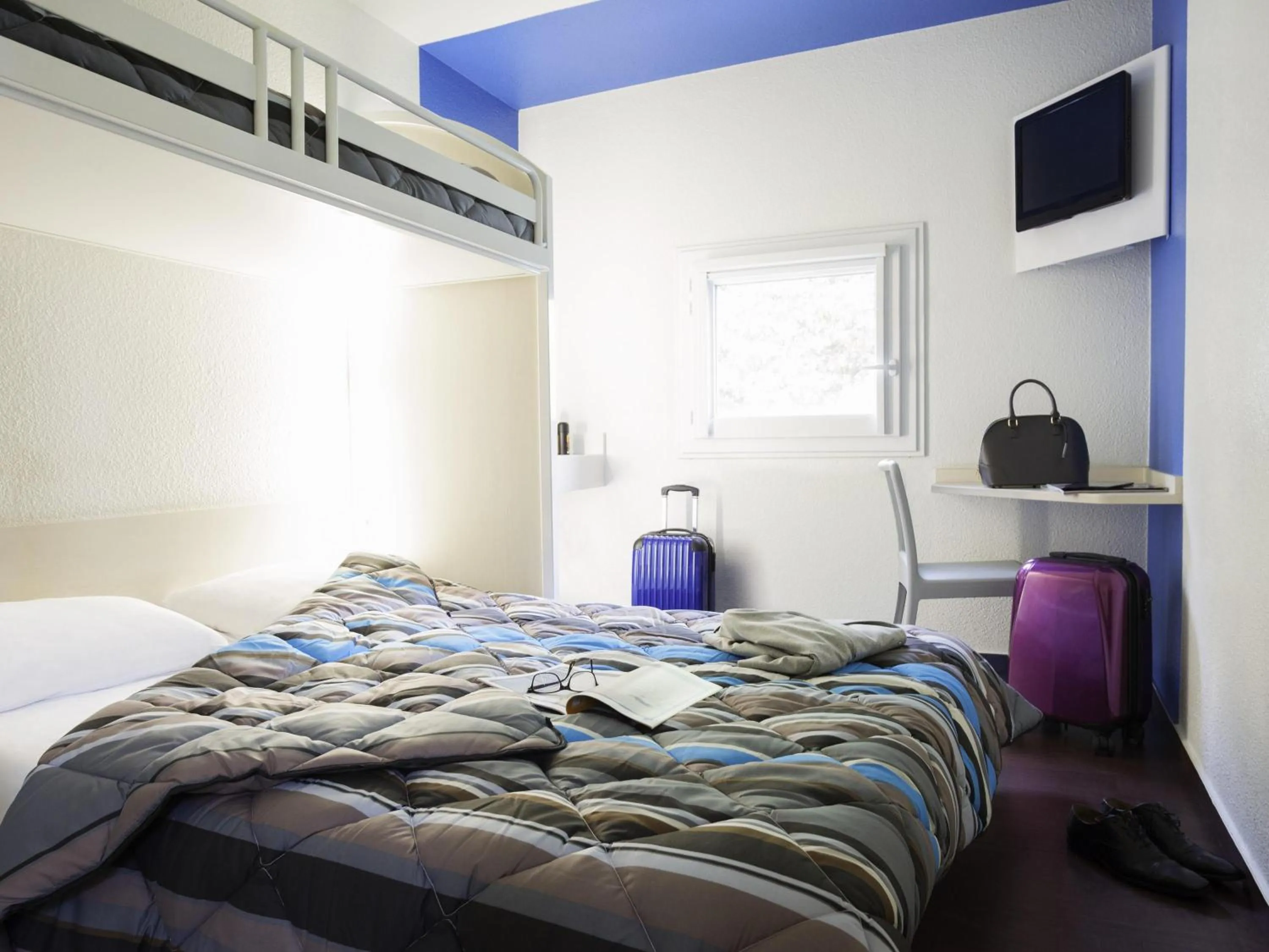 Bedroom, Bed in hotelF1 Merlebach Saarbrueck