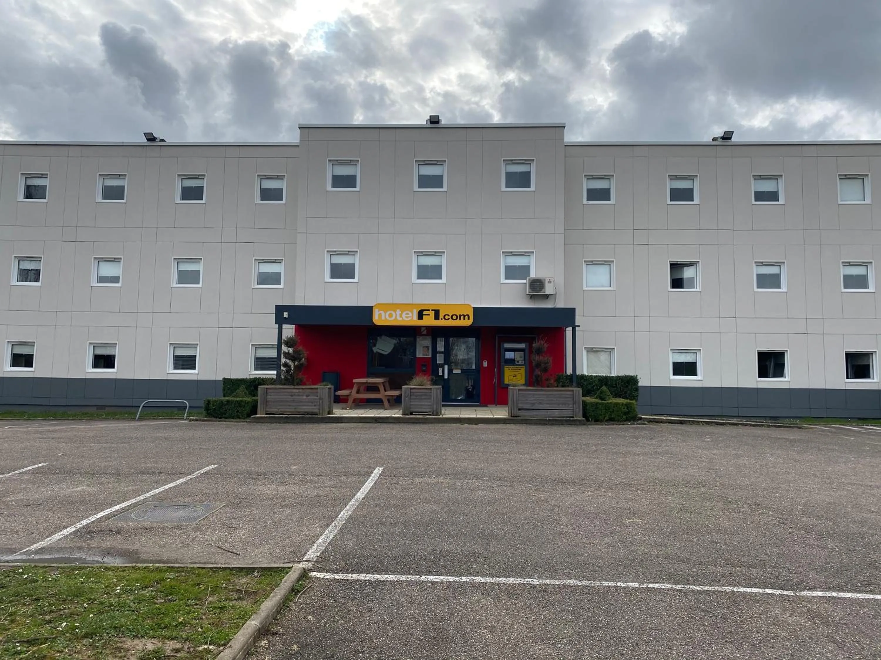 Facade/entrance in Hôtel F1 Verdun