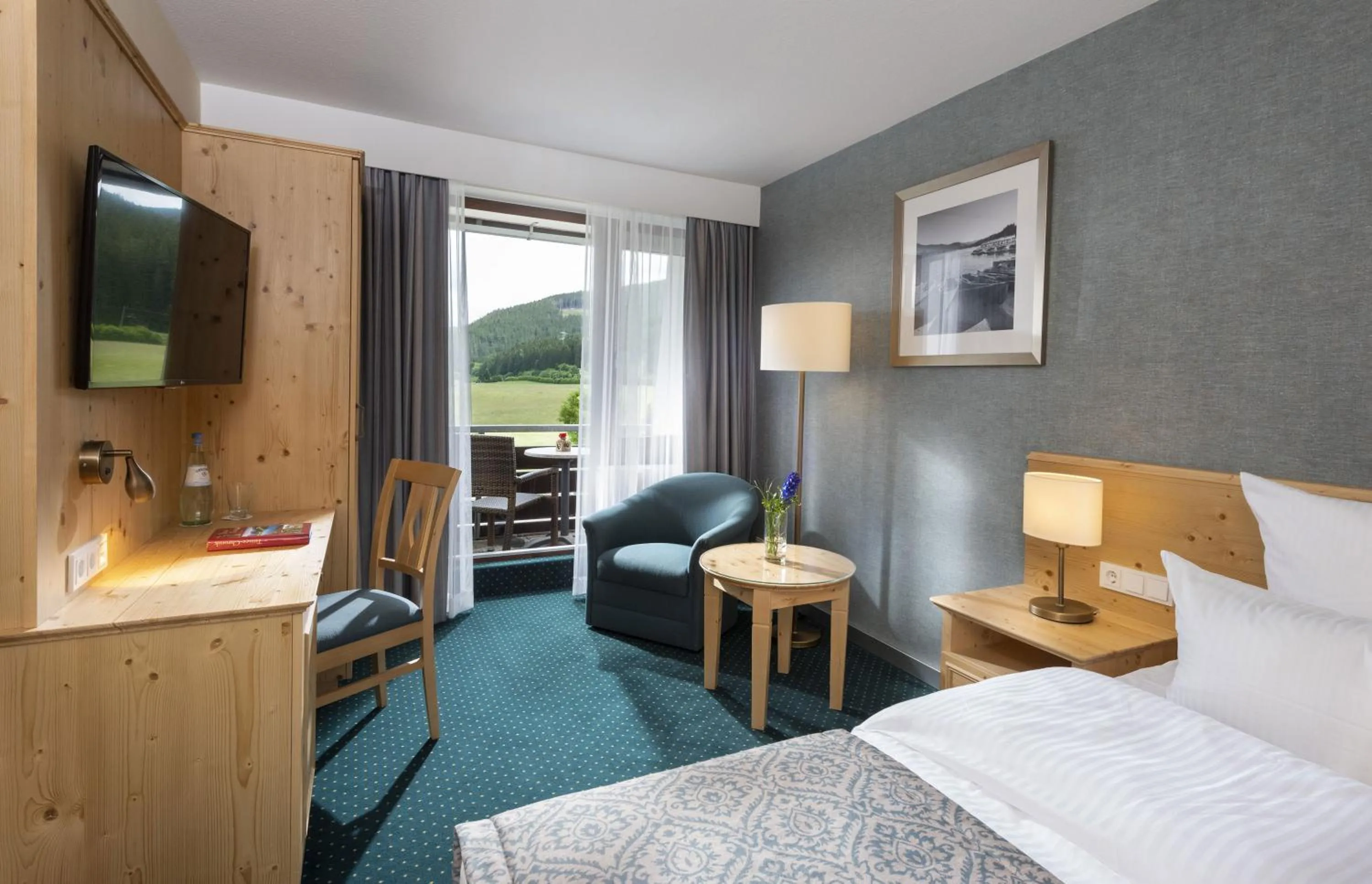 Photo of the whole room, Bed in Maritim Titisee Hotel